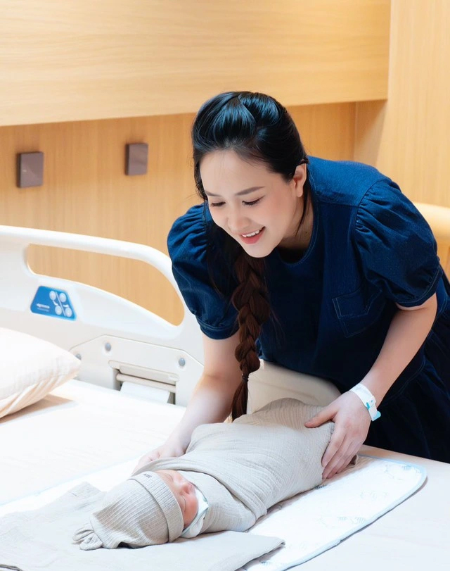 Vợ chồng Phương Hằng chào đón con gái đầu lòng sau nhiều năm kết hôn - Ảnh 1.