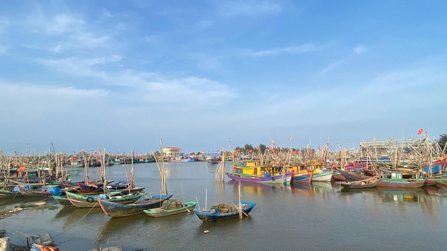 Ninh Bình cấm tàu thuyền ra khơi từ 7h ngày 24/8 ứng phó bão số 5- Ảnh 1. Ninh Bình cấm tàu thuyền ra khơi từ 7h ngày 24/8 ứng phó bão số 5- Ảnh 1.