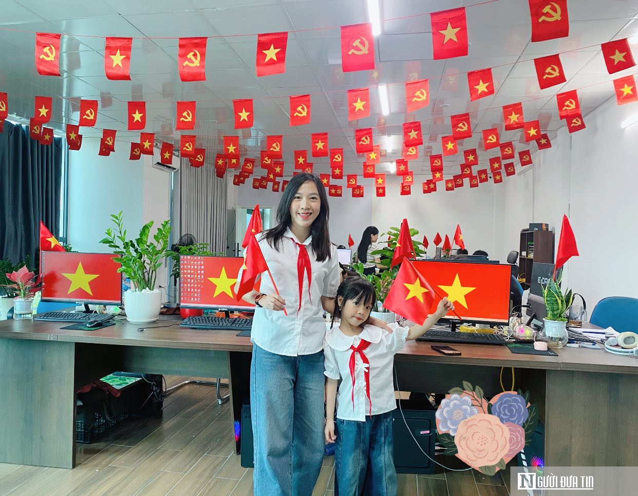Giới trẻ diện áo dài check – in mừng Lễ Quốc khánh 2/9- Ảnh 9. Giới trẻ diện áo dài check – in mừng Lễ Quốc khánh 2/9- Ảnh 9.