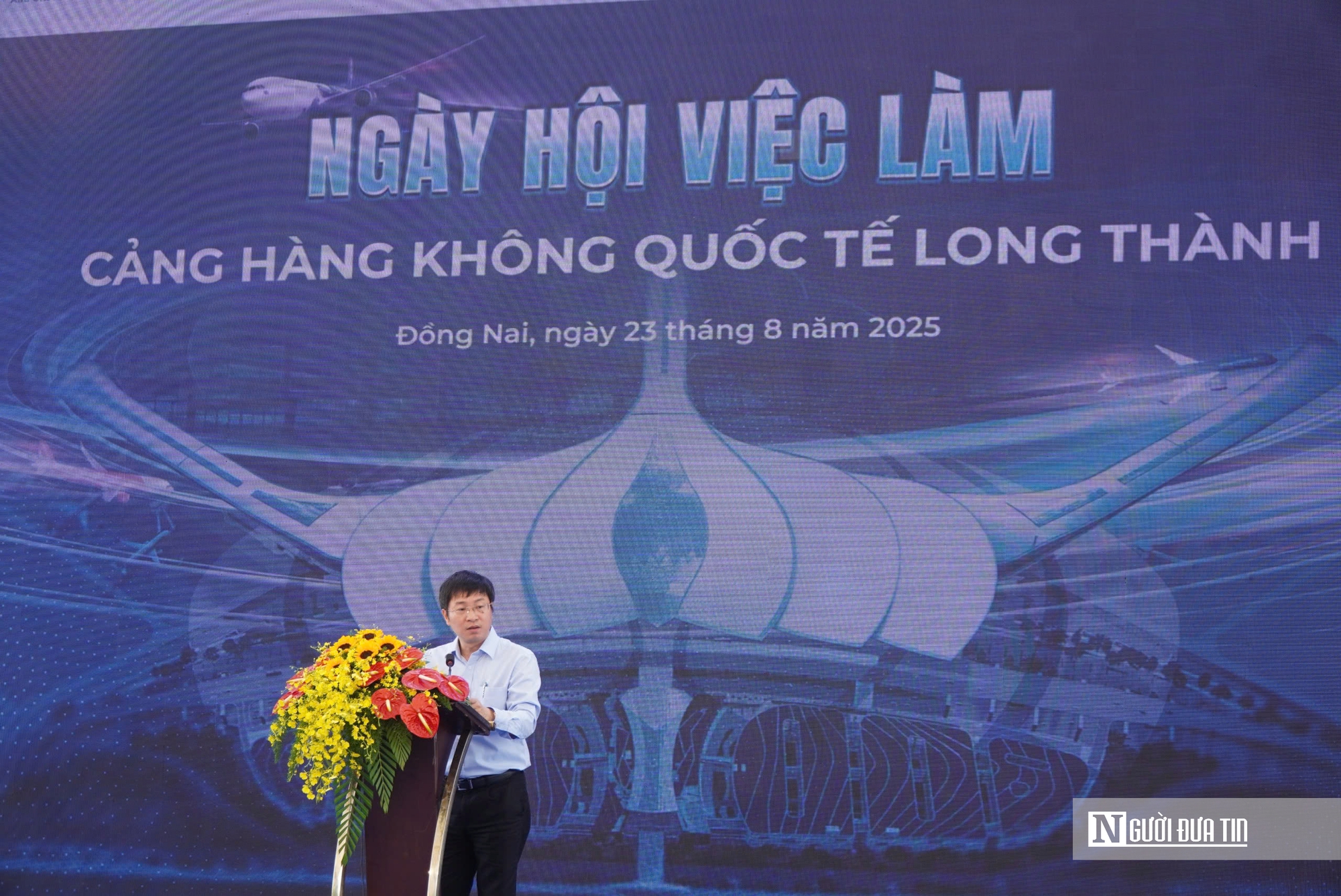 Hơn 10.000 người tham dự ngày hội việc làm sân bay Long Thành - Ảnh 1.