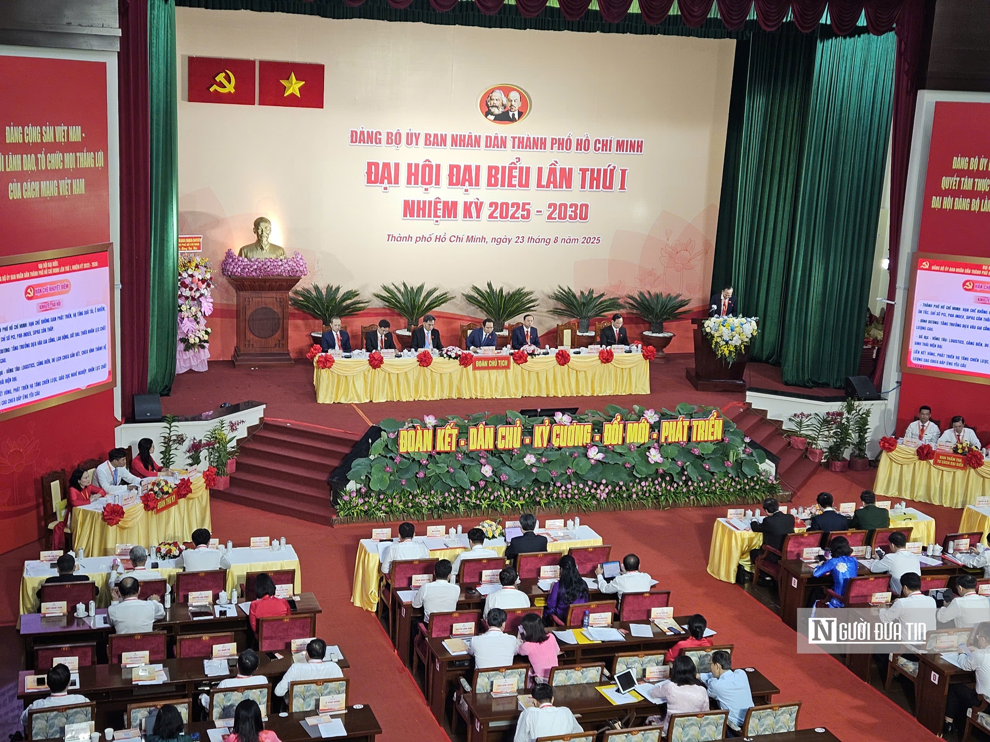Bí thư Thành ủy Tp.HCM: “Kinh tế là hàng đầu, văn hóa xã hội là nền tảng, quốc phòng an ninh là trọng yếu”- Ảnh 1. Bí thư Thành ủy Tp.HCM: “Kinh tế là hàng đầu, văn hóa xã hội là nền tảng, quốc phòng an ninh là trọng yếu”- Ảnh 1.