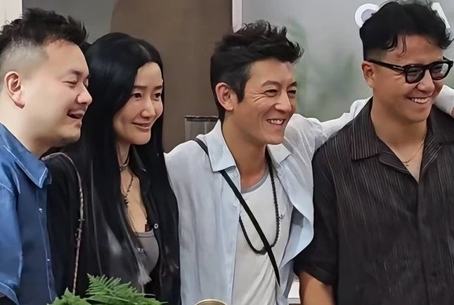 Mỹ nam một thời xuất hiện với ngoại hình khó nhận ra- Ảnh 1. Mỹ nam một thời xuất hiện với ngoại hình khó nhận ra- Ảnh 1.