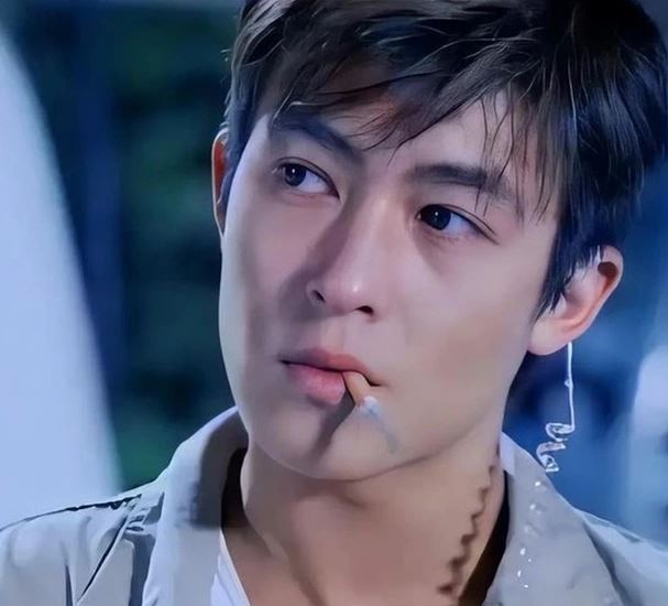 Mỹ nam một thời xuất hiện với ngoại hình khó nhận ra- Ảnh 2. Mỹ nam một thời xuất hiện với ngoại hình khó nhận ra- Ảnh 2.