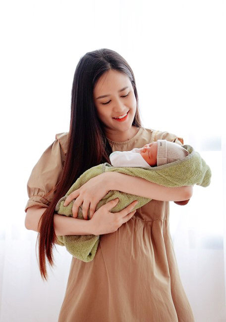 Vợ chồng Phương Hằng chào đón con gái đầu lòng sau nhiều năm kết hôn - Ảnh 3.