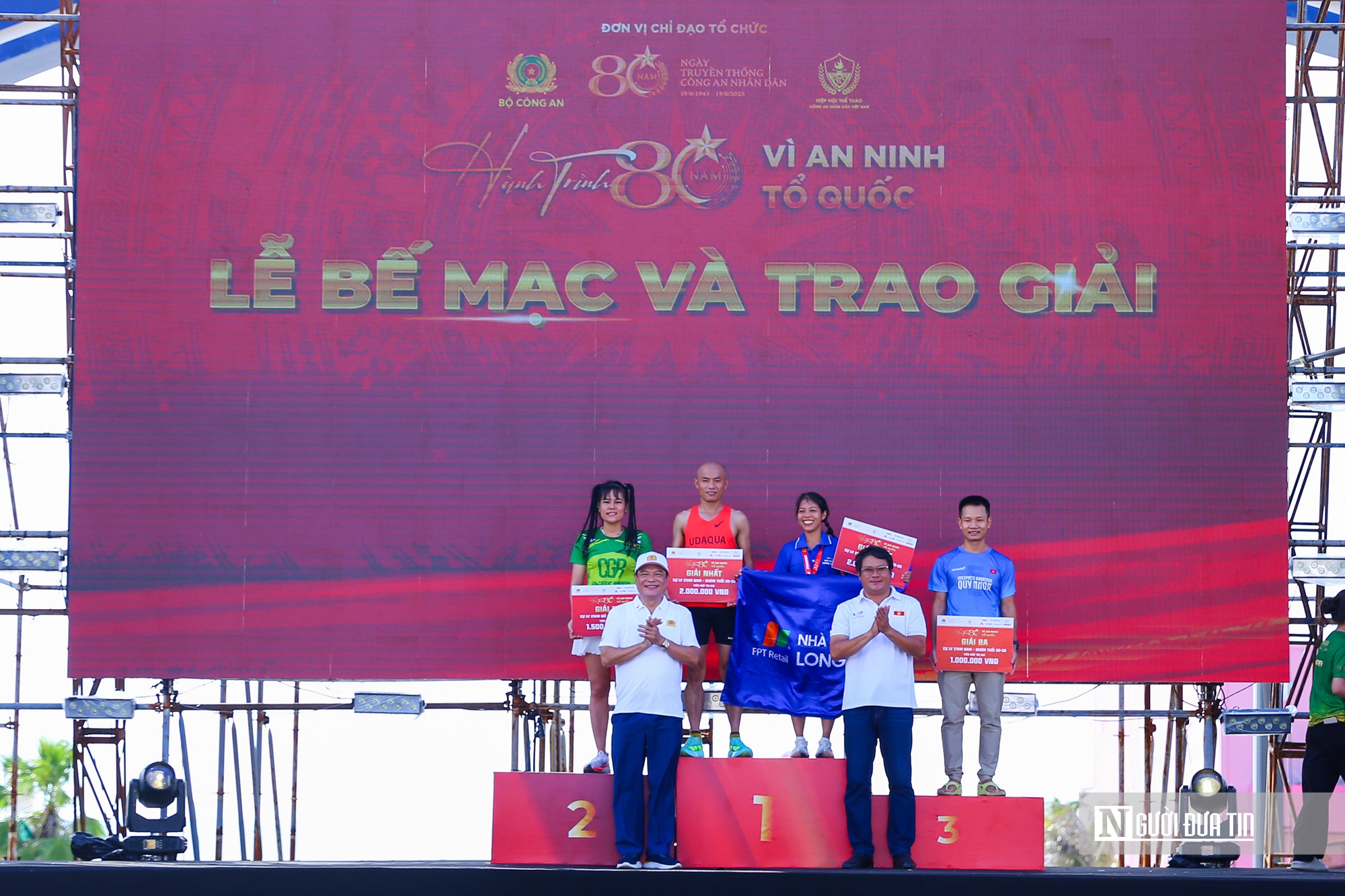 Hơn 3.000 vận động viên tham gia giải chạy kỷ niệm 80 năm Công an nhân dân- Ảnh 5. Hơn 3.000 vận động viên tham gia giải chạy kỷ niệm 80 năm Công an nhân dân- Ảnh 5.
