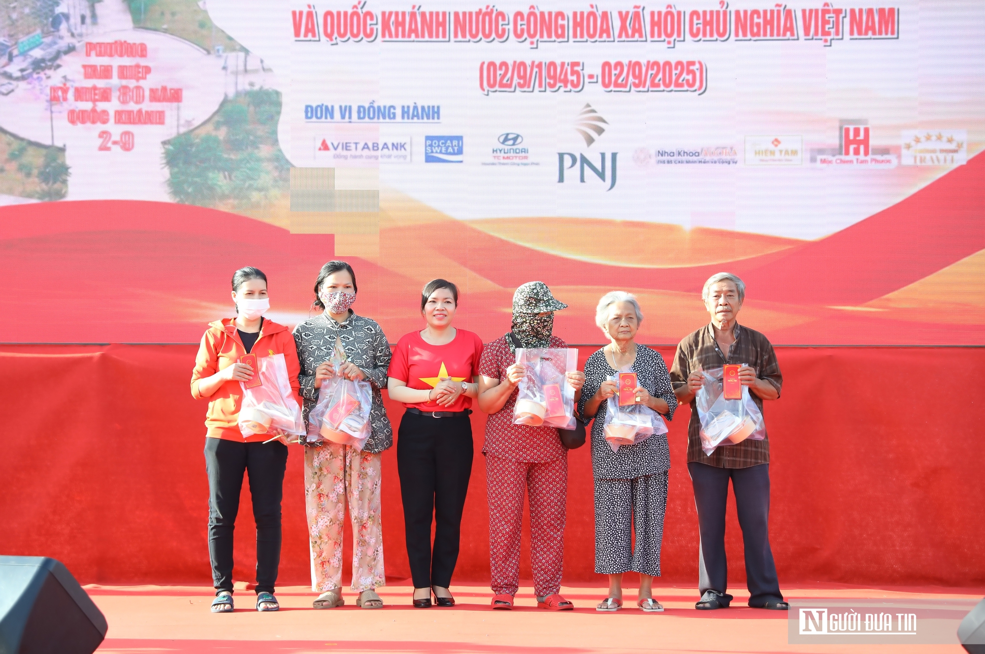 Ấn tượng màn đồng diễn xếp hình mừng Quốc khánh của hơn 1.000 người dân Đồng Nai- Ảnh 9. Ấn tượng màn đồng diễn xếp hình mừng Quốc khánh của hơn 1.000 người dân Đồng Nai- Ảnh 9.
