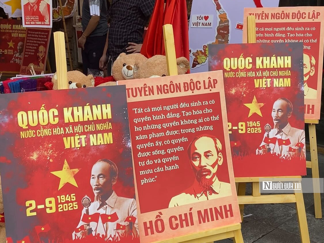 Tòa nhà sát “Hàm cá mập” khoác cờ đỏ sao vàng, thành điểm check-in hút khách dịp 2/9- Ảnh 11.