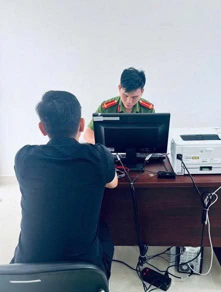 Dùng tài khoản bạn gái để bôi nhọ vợ cũ, người đàn ông ở Đồng Nai bị xử phạt- Ảnh 1. Dùng tài khoản bạn gái để bôi nhọ vợ cũ, người đàn ông ở Đồng Nai bị xử phạt- Ảnh 1.