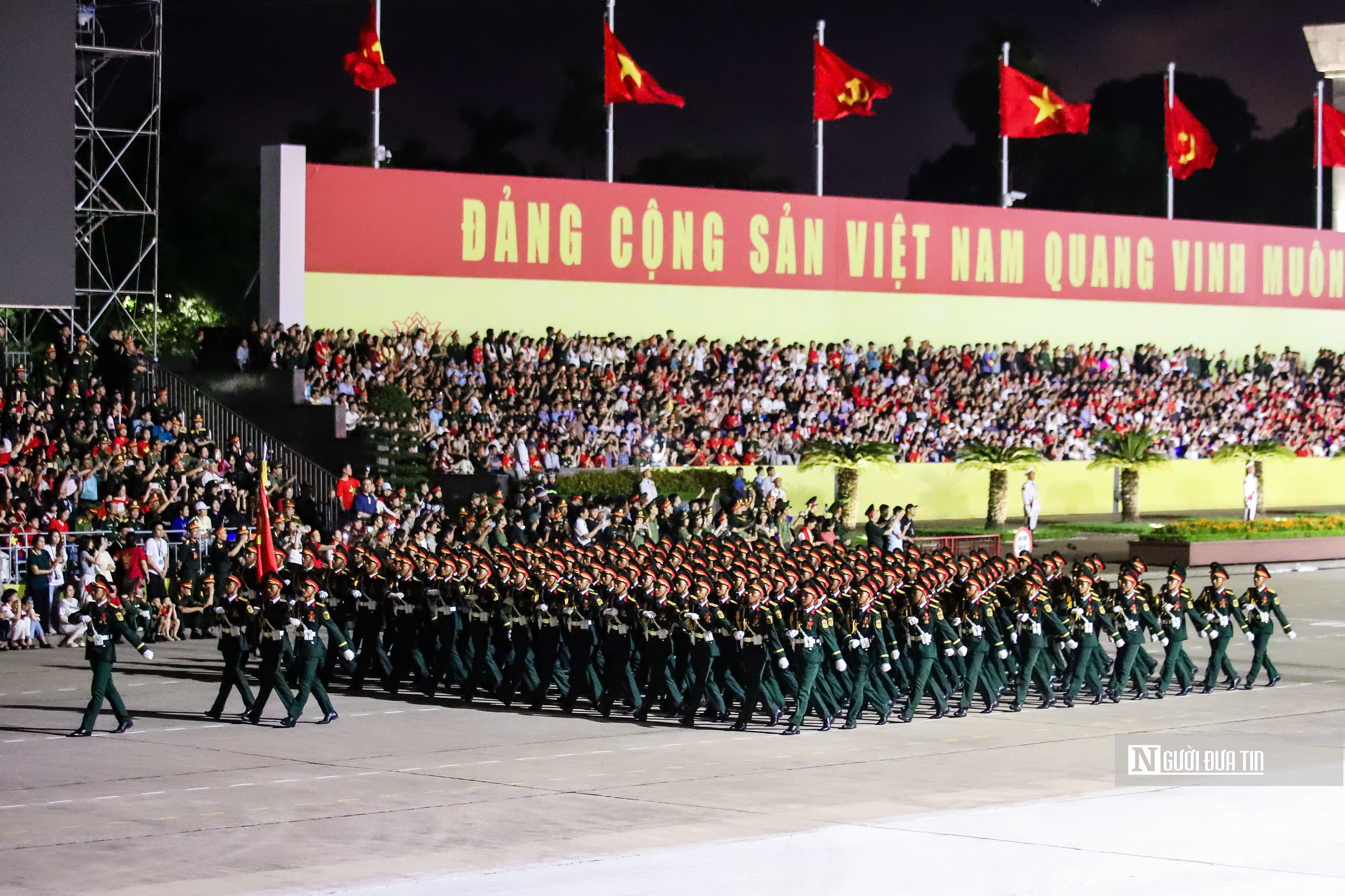 Toàn cảnh buổi tổng hợp luyện diễu binh, diễu hành lần 2 trên Quảng trường Ba Đình- Ảnh 4. Toàn cảnh buổi tổng hợp luyện diễu binh, diễu hành lần 2 trên Quảng trường Ba Đình- Ảnh 4.