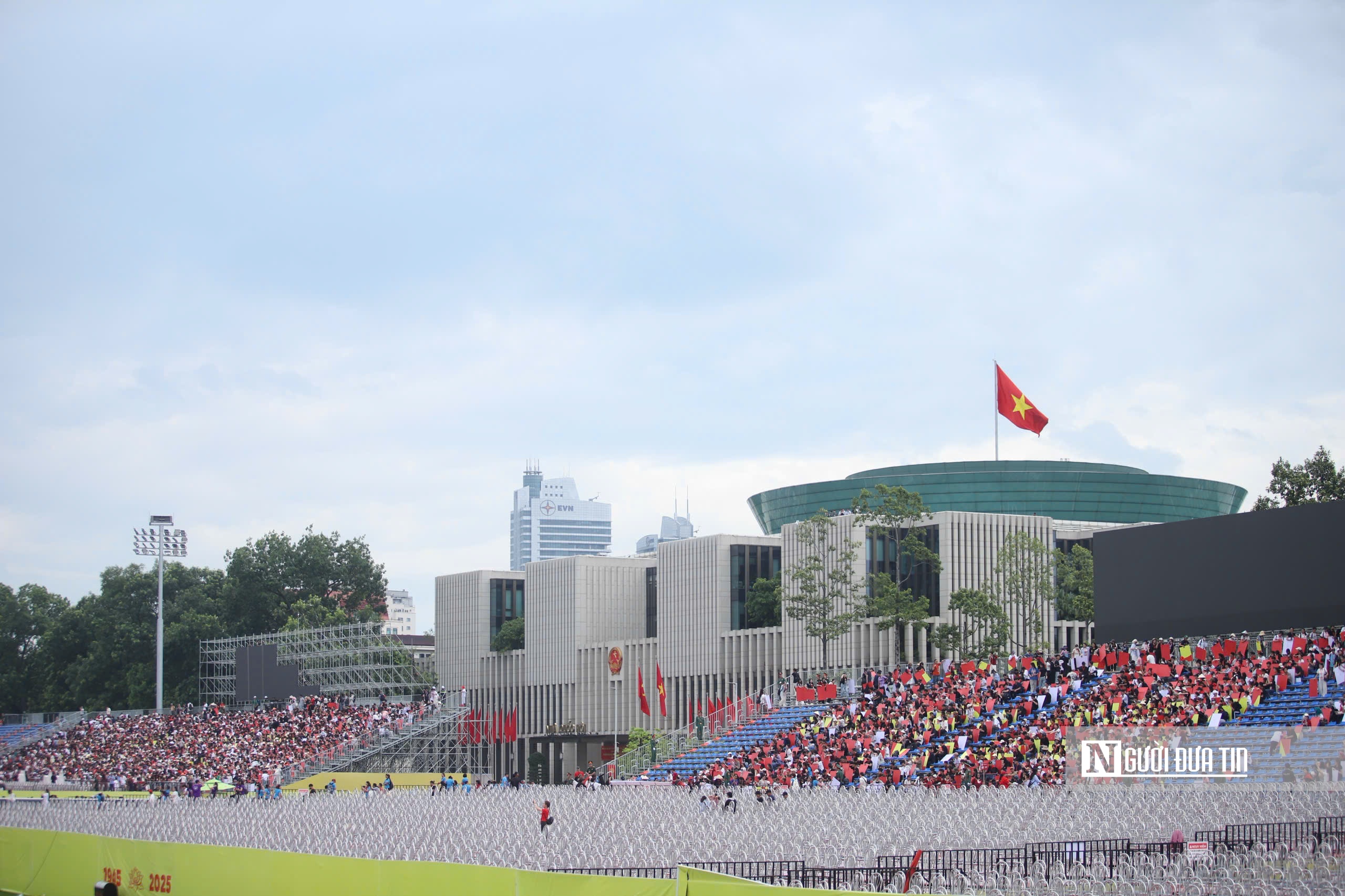 Không khí trước giờ diễn ra buổi tổng hợp luyện diễu binh, diễu hành lần 2- Ảnh 7. Không khí trước giờ diễn ra buổi tổng hợp luyện diễu binh, diễu hành lần 2- Ảnh 7.