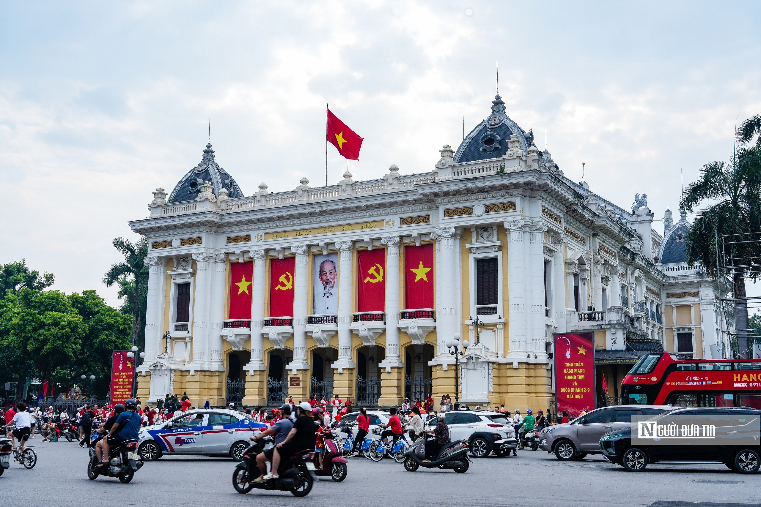 Hà Nội: Cận cảnh hàng trăm màn hình LED phục vụ người dân, du khách xem diễu binh- Ảnh 8. Hà Nội: Cận cảnh hàng trăm màn hình LED phục vụ người dân, du khách xem diễu binh- Ảnh 8.