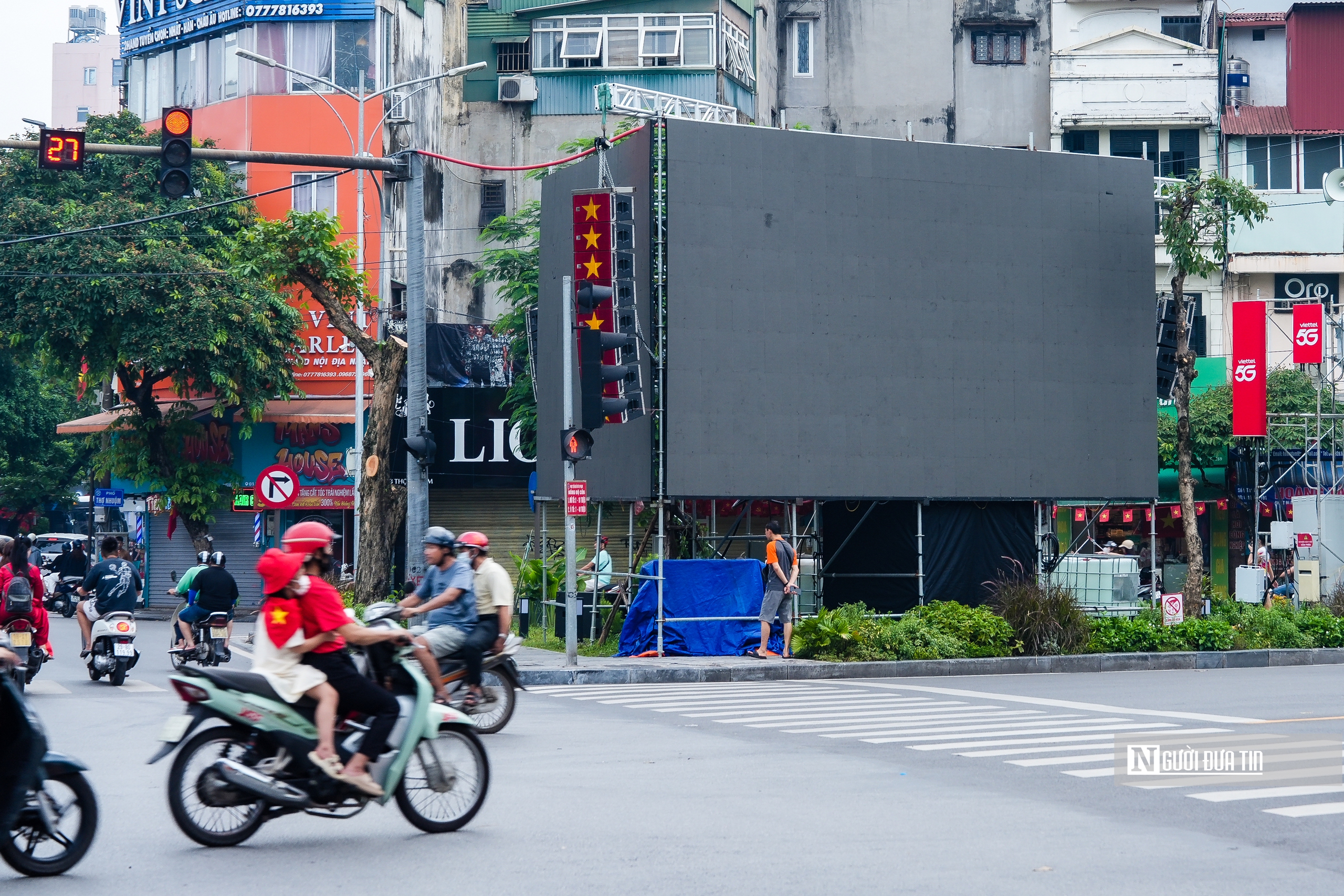 Hà Nội: Cận cảnh hàng trăm màn hình LED phục vụ người dân, du khách xem diễu binh- Ảnh 6. Hà Nội: Cận cảnh hàng trăm màn hình LED phục vụ người dân, du khách xem diễu binh- Ảnh 6.