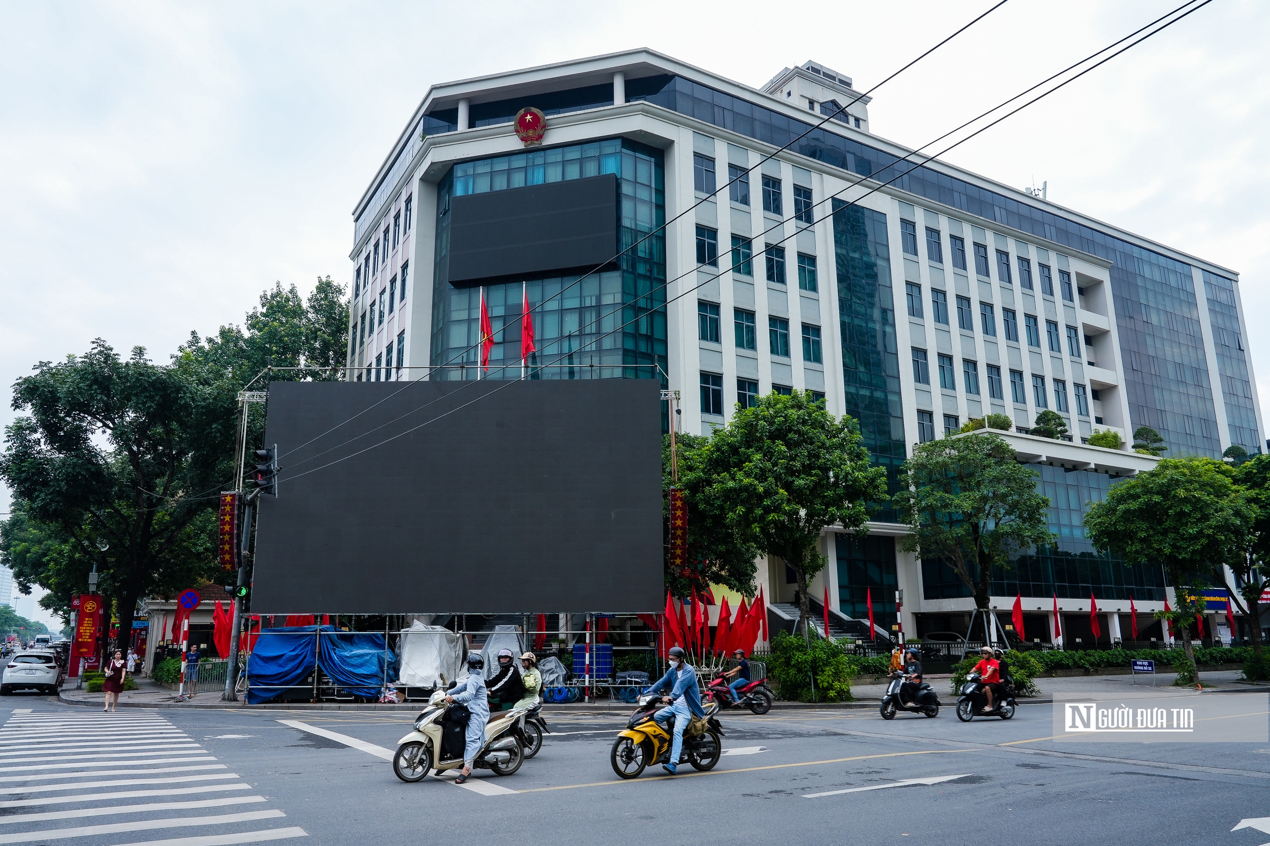 Hà Nội: Cận cảnh hàng trăm màn hình LED phục vụ người dân, du khách xem diễu binh- Ảnh 1. Hà Nội: Cận cảnh hàng trăm màn hình LED phục vụ người dân, du khách xem diễu binh- Ảnh 1.