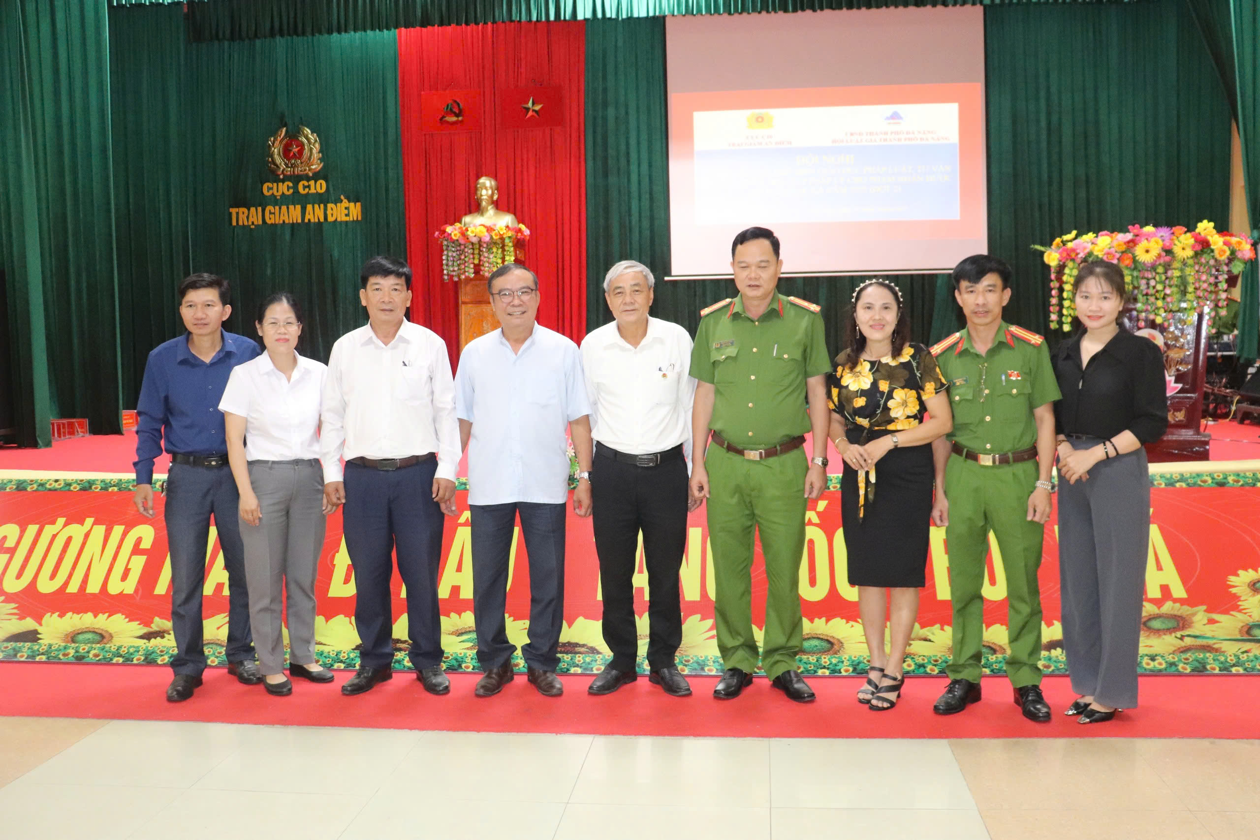 Đà Nẵng: Phạm nhân sắp mãn hạn tù được trang bị hành trang pháp lý- Ảnh 3. Đà Nẵng: Phạm nhân sắp mãn hạn tù được trang bị hành trang pháp lý- Ảnh 3.