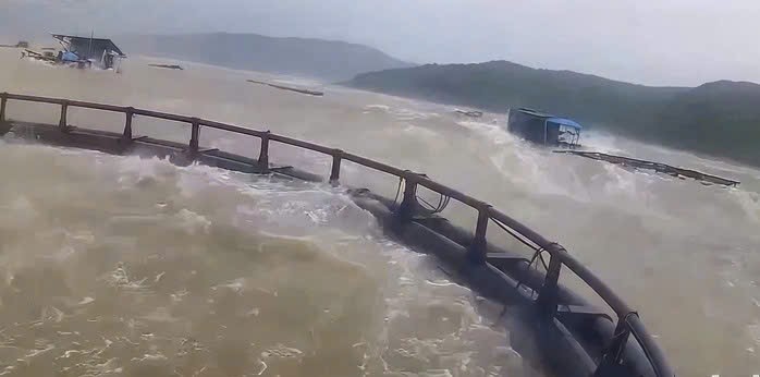 Những thiệt hại ban đầu do bão số 5 gây ra ở Quảng Trị- Ảnh 1. Những thiệt hại ban đầu do bão số 5 gây ra ở Quảng Trị- Ảnh 1.