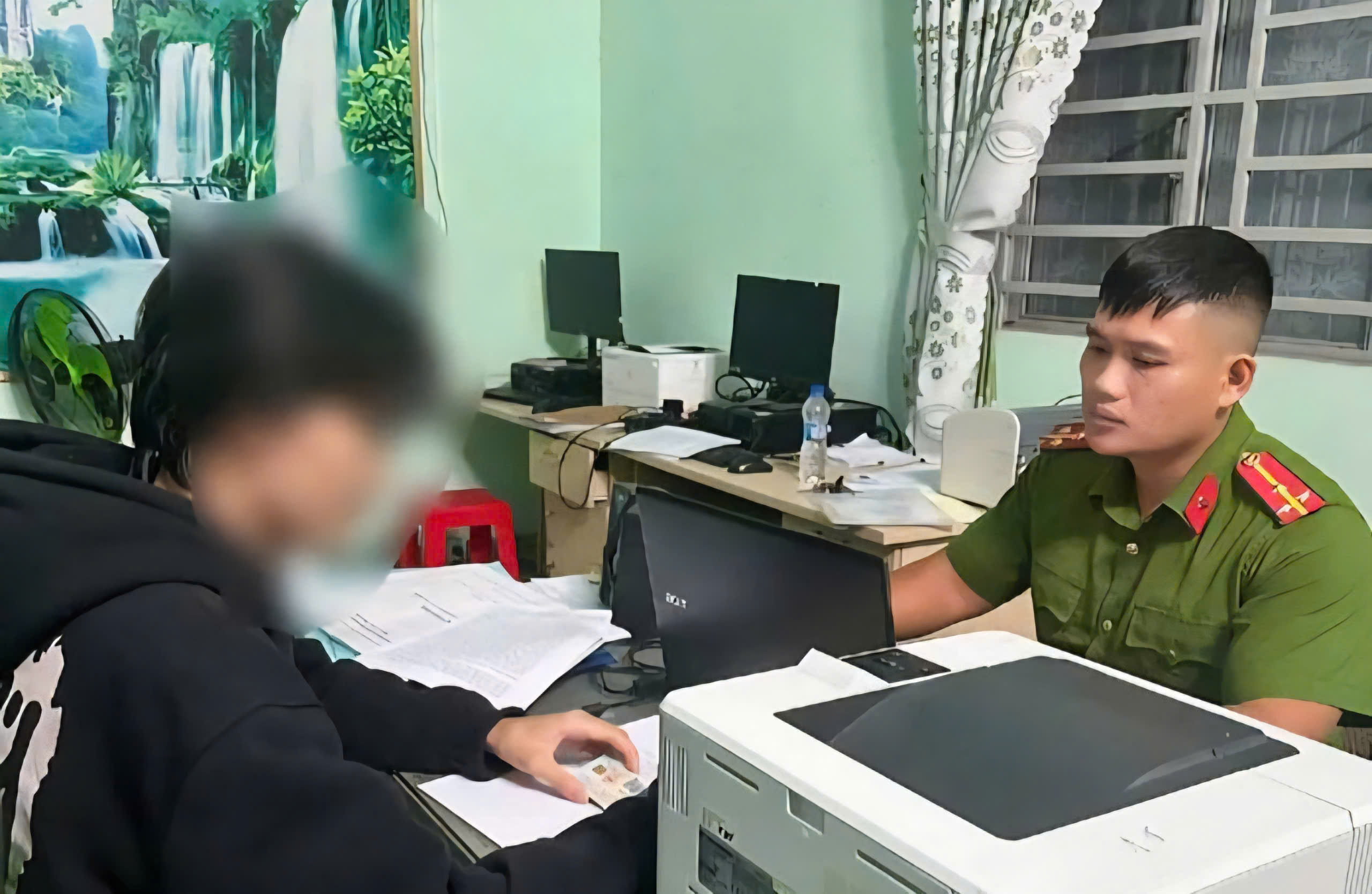 Công an Đồng Nai giải cứu nạn nhân, chặn đứng vụ lừa đảo - Ảnh 1.