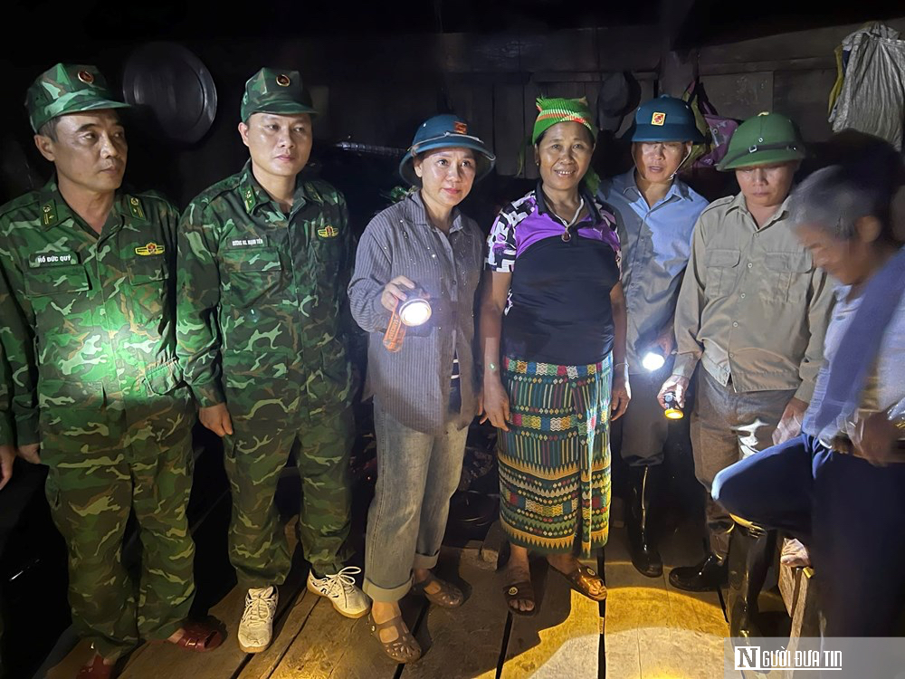 Nghệ An nỗ lực di dời khẩn cấp người dân xã biên giới trong đêm- Ảnh 2. Nghệ An nỗ lực di dời khẩn cấp người dân xã biên giới trong đêm- Ảnh 2.
