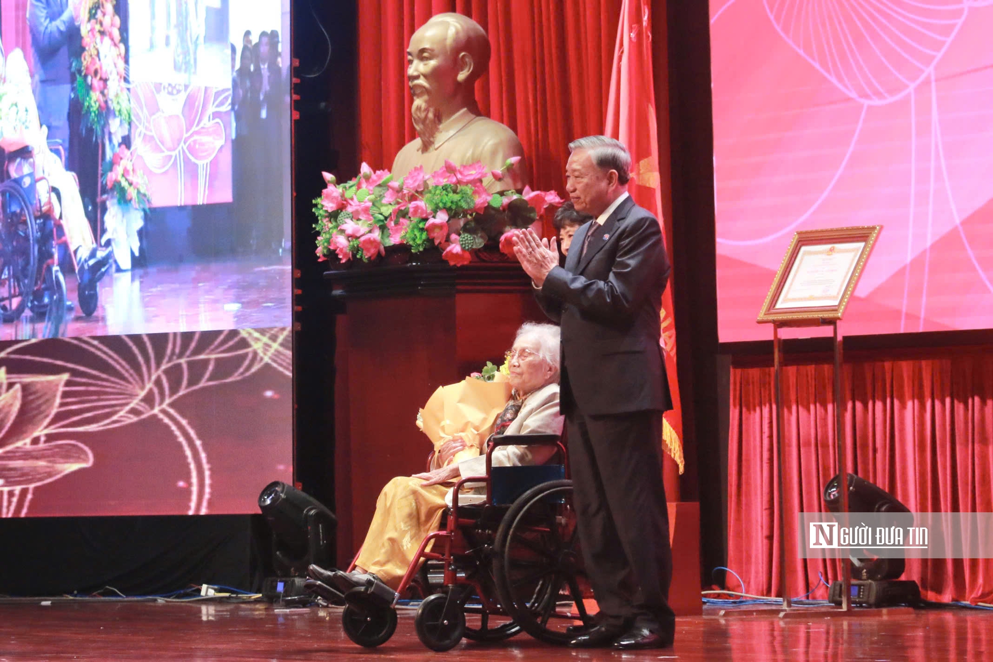 "Madam Bình" - bà Nguyễn Thị Bình nhận danh hiệu Anh hùng Lao động - Ảnh 2.