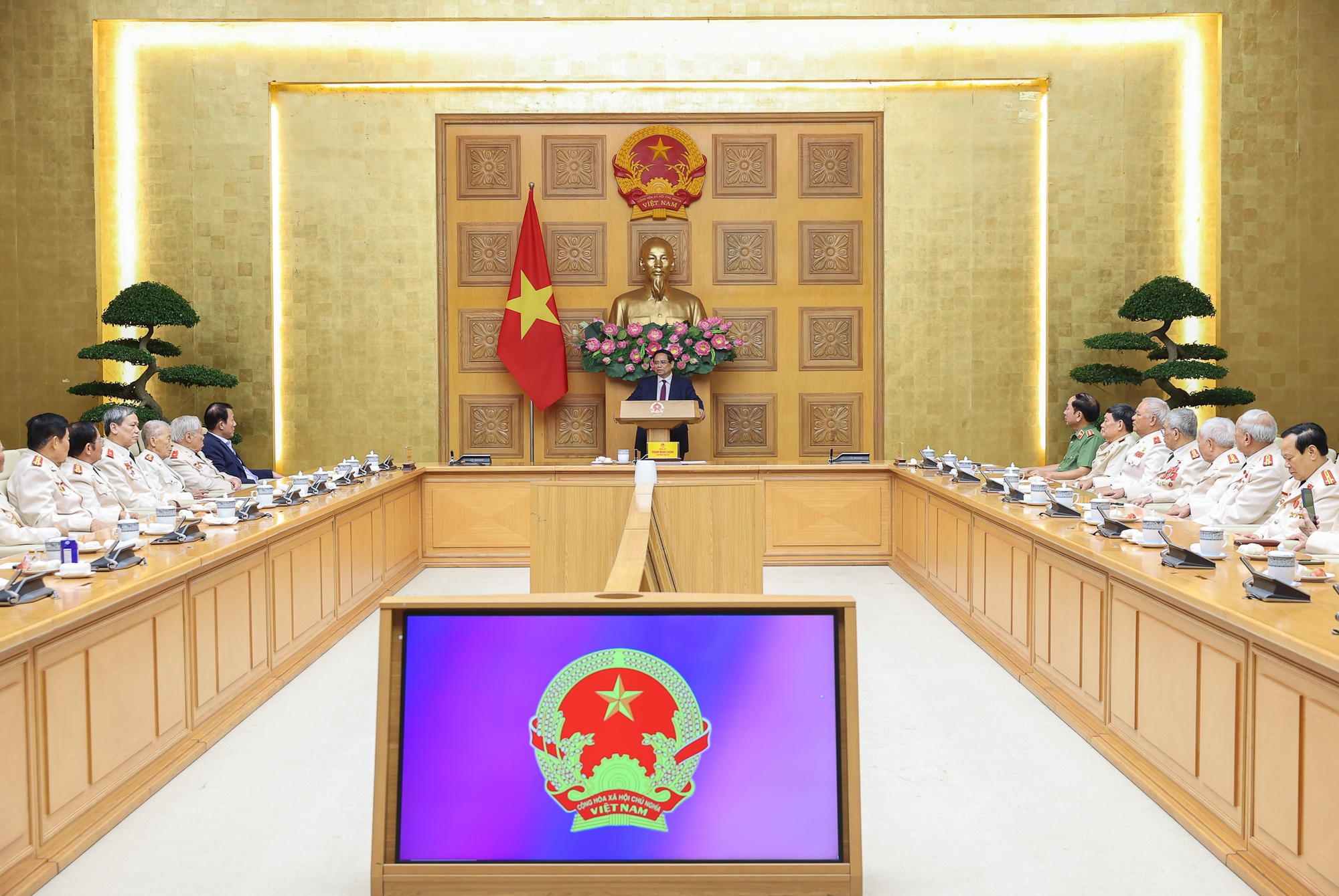 Thủ tướng gặp mặt, tri ân lực lượng Công an chi viện chiến trường miền Nam- Ảnh 3. Thủ tướng gặp mặt, tri ân lực lượng Công an chi viện chiến trường miền Nam- Ảnh 3.