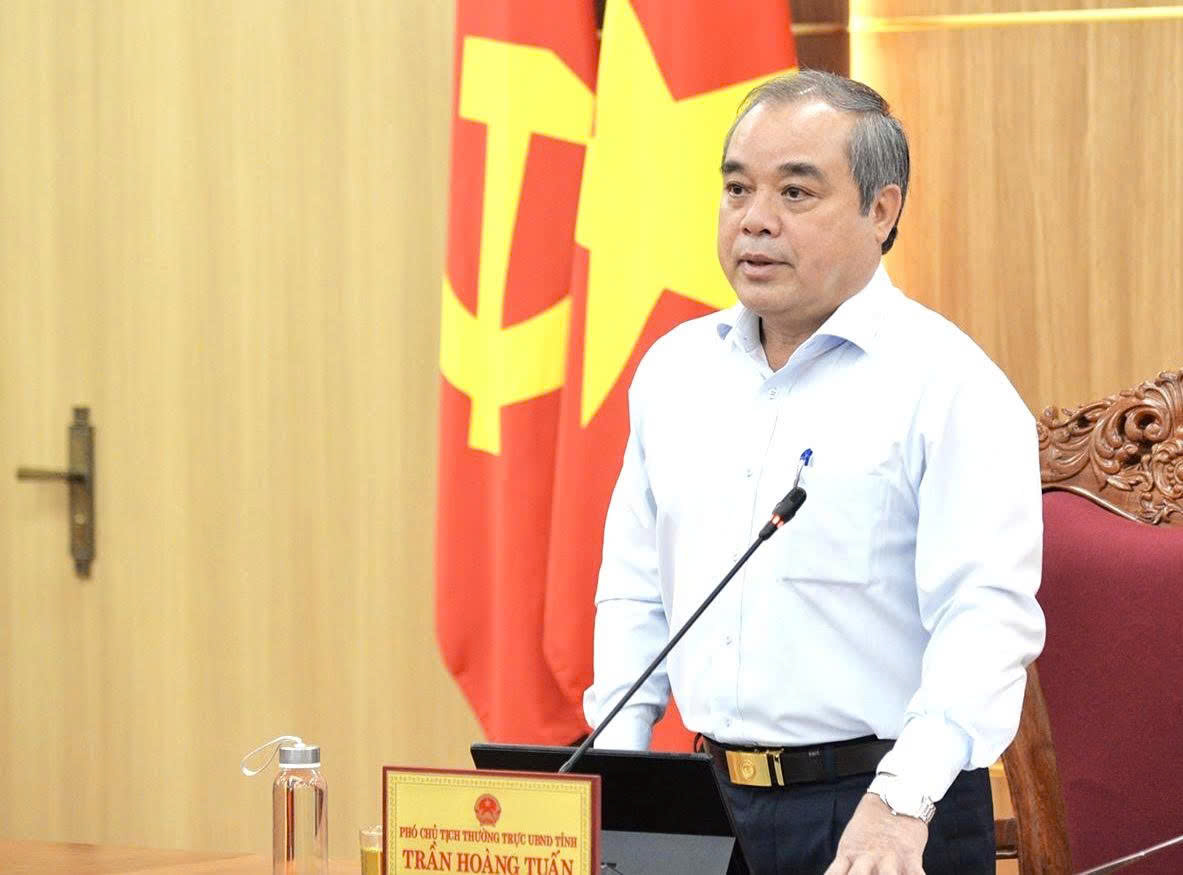 Quảng Ngãi: Nhiều lãnh đạo nghỉ hưu trước tuổi và bổ nhiệm nhân sự mới trong ngành y tế- Ảnh 1. Quảng Ngãi: Nhiều lãnh đạo nghỉ hưu trước tuổi và bổ nhiệm nhân sự mới trong ngành y tế- Ảnh 1.