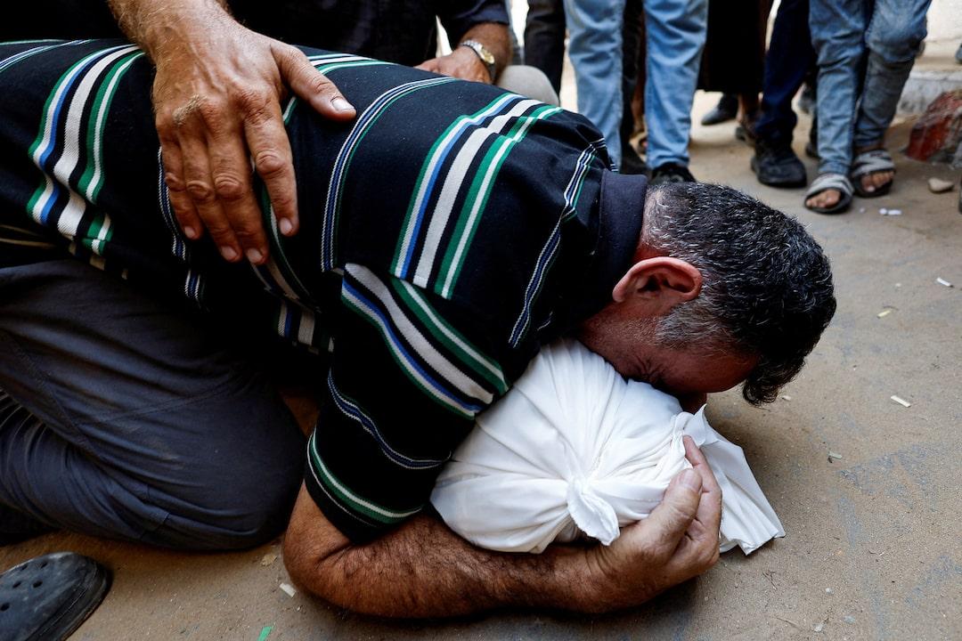 Israel tấn công ngoại ô thành phố Gaza, xúc tiến chiến dịch công kích - Ảnh 1.
