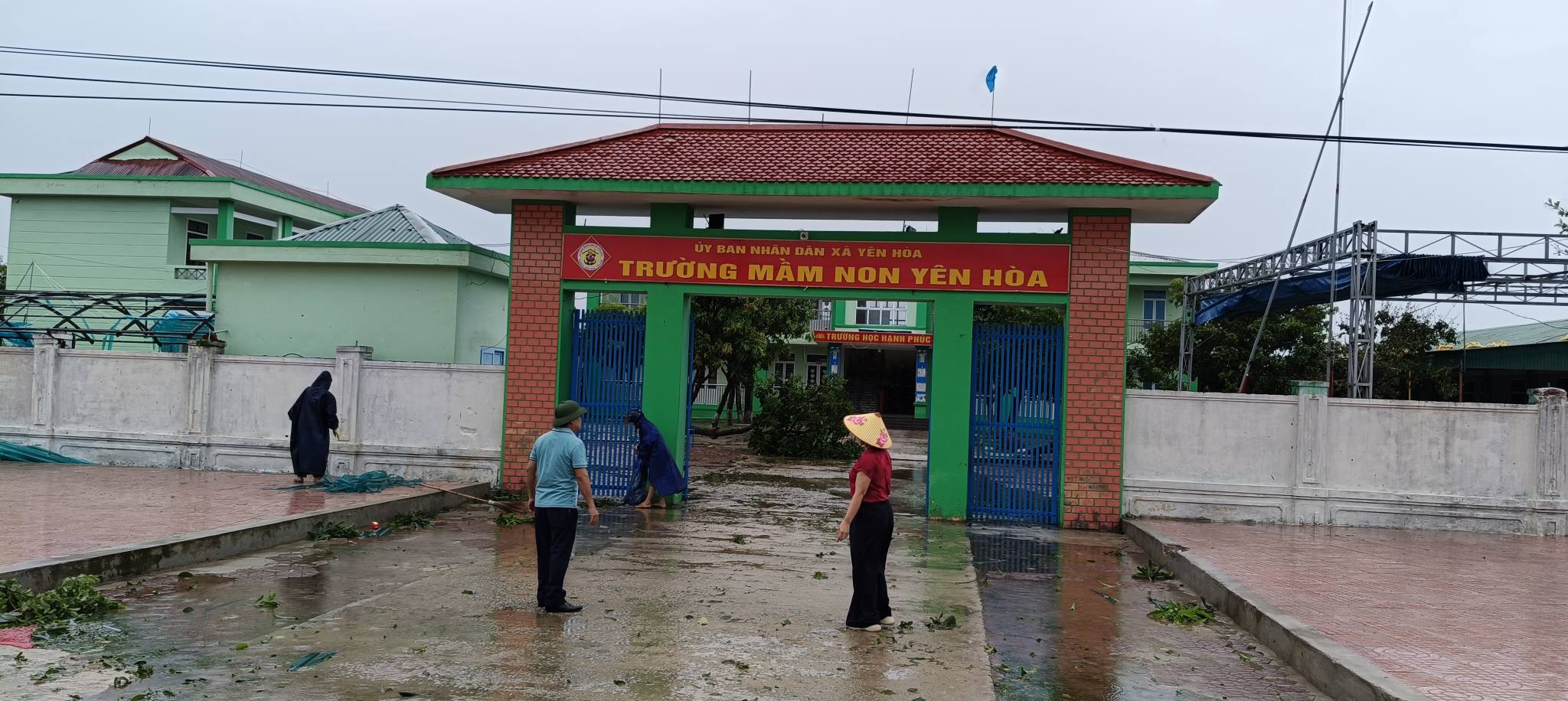 Hà Tĩnh: Cận cảnh bão số 5 “vò nát” hàng nghìn ngôi nhà ở các xã ven biển- Ảnh 6. Hà Tĩnh: Cận cảnh bão số 5 “vò nát” hàng nghìn ngôi nhà ở các xã ven biển- Ảnh 6.