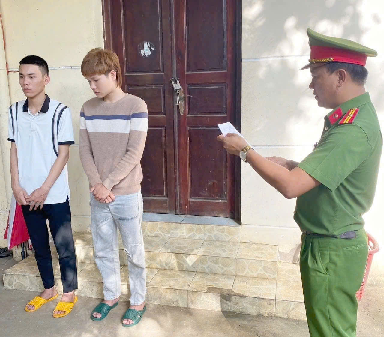 Khởi tố, bắt tạm giam 6 thanh niên dùng dao chém người tại đám cưới- Ảnh 1.