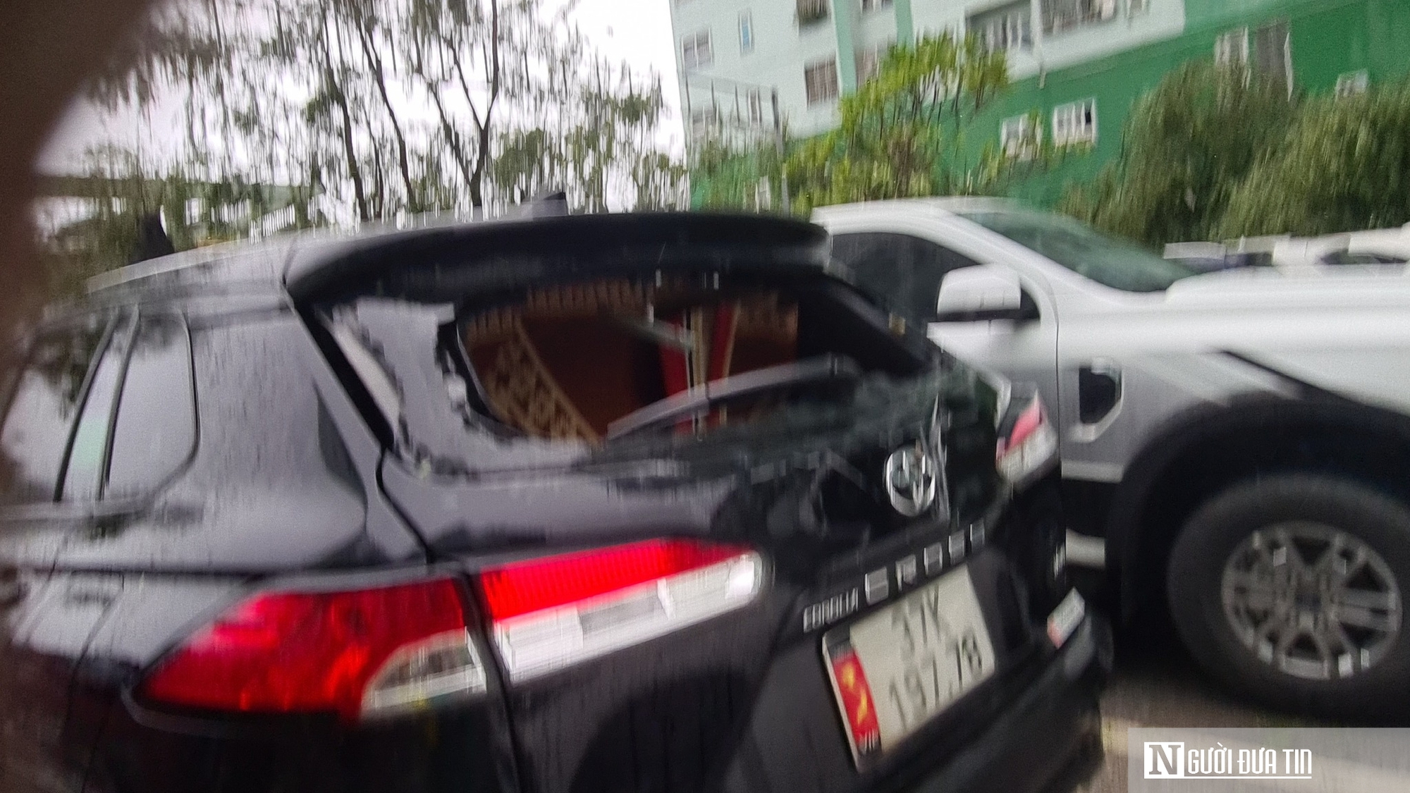 Hàng loạt ô tô ở Nghệ An bị đè bẹp sau khi bão số 5 đổ bộ- Ảnh 8. Hàng loạt ô tô ở Nghệ An bị đè bẹp sau khi bão số 5 đổ bộ- Ảnh 8.