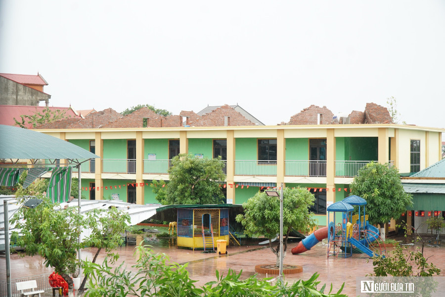Nhiều trường học ở Nghệ An tốc mái, hư hỏng nặng sau bão - Ảnh 5.