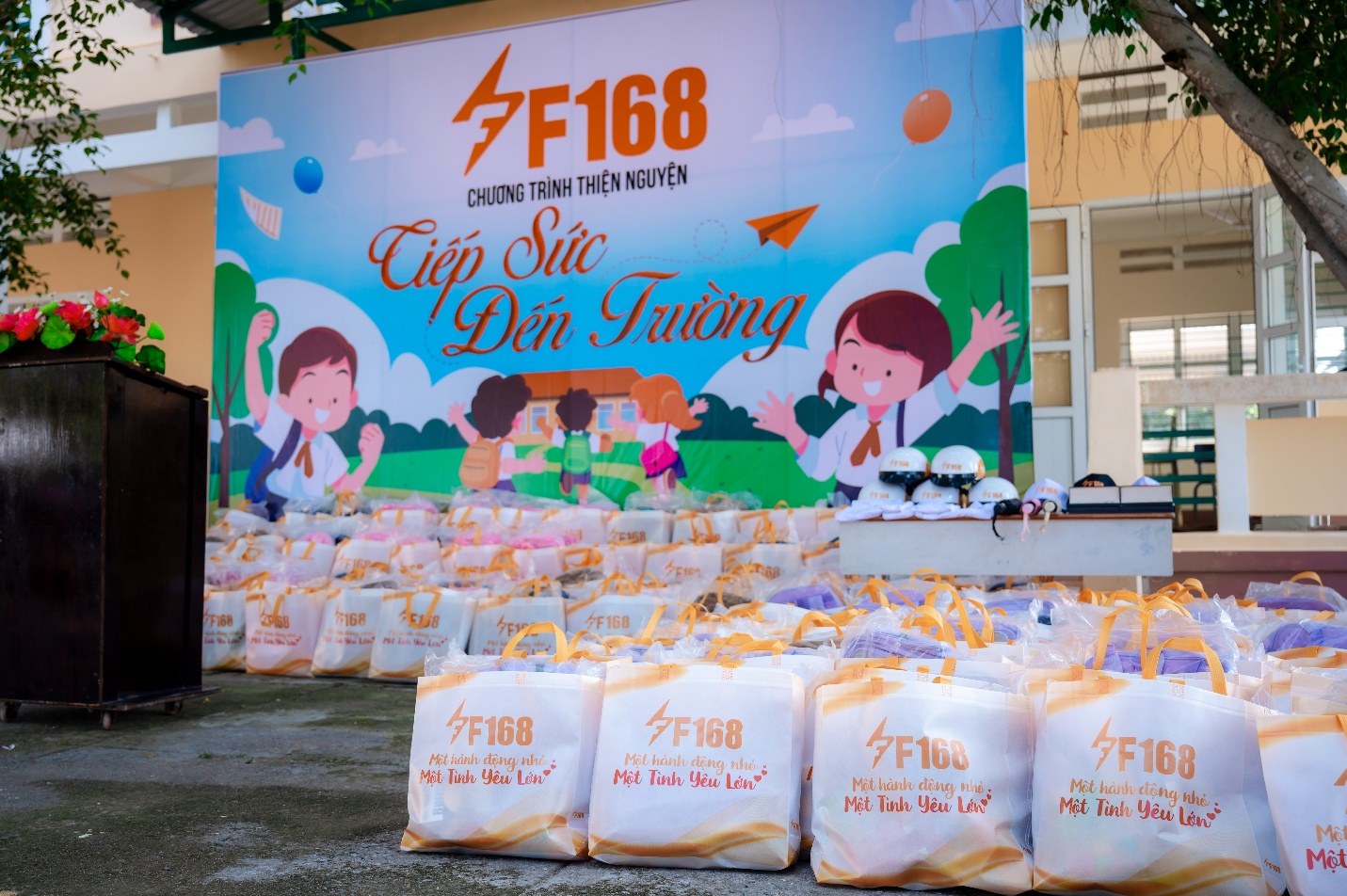 Công ty TNHH Truyền thông và Giải trí F168 – Yêu thương gói ghém trong từng nụ cười trẻ thơ - Ảnh 1.