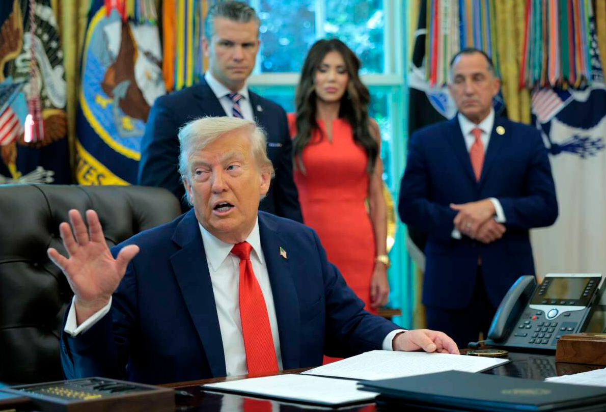 Tổng thống Donald Trump nhắm mục tiêu vào hệ thống “bảo lãnh bằng 0”- Ảnh 1. Tổng thống Donald Trump nhắm mục tiêu vào hệ thống “bảo lãnh bằng 0”- Ảnh 1.