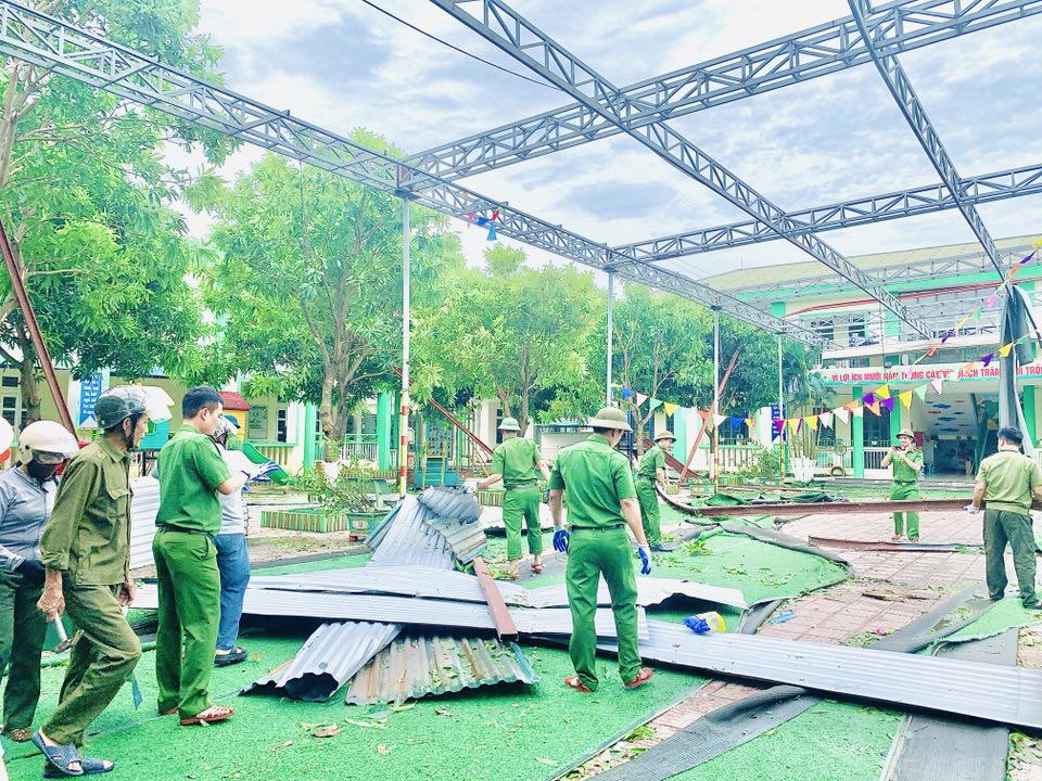 Hà Tĩnh: 156 cơ sở giáo dục bị ảnh hưởng do bão số 5, thiệt hại hơn 121 tỷ đồng- Ảnh 5.