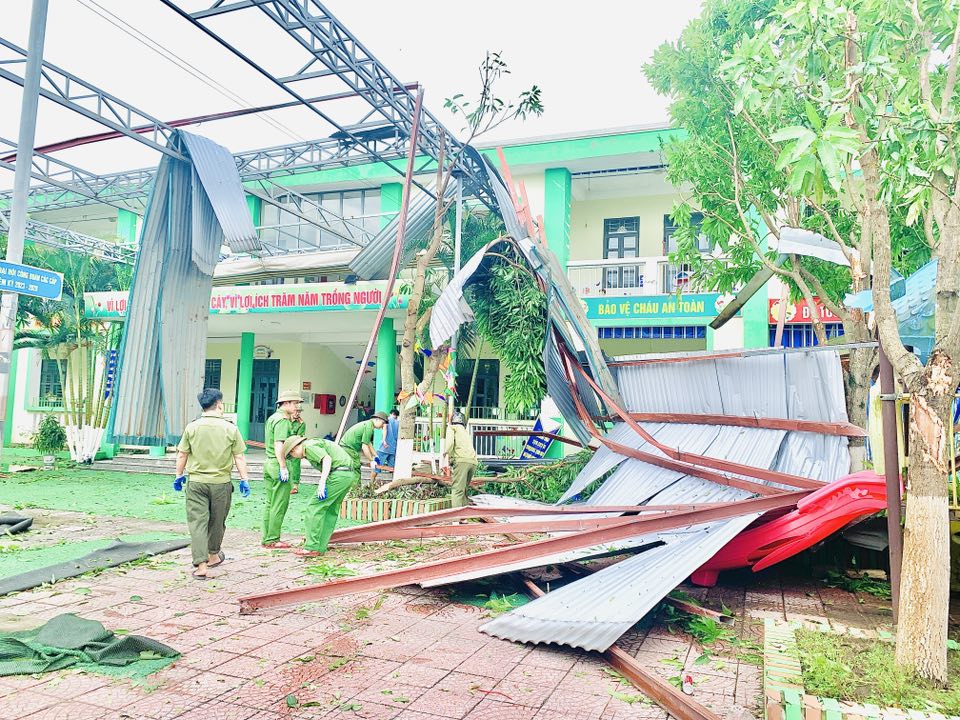 Hà Tĩnh: 156 cơ sở giáo dục bị ảnh hưởng do bão số 5, thiệt hại hơn 121 tỷ đồng- Ảnh 6.