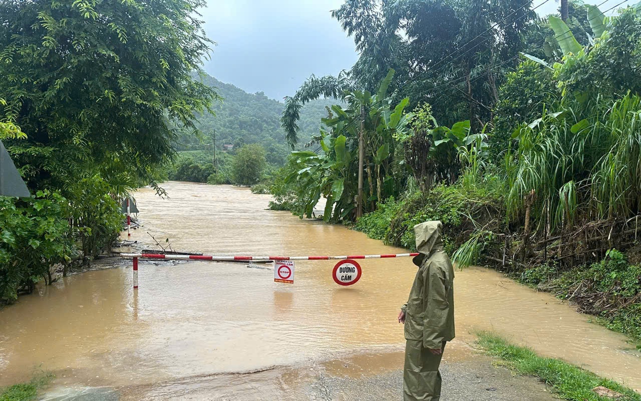 340 hộ dân ở Gia Lai bị cô lập do mưa lớn kéo dài kết hợp với thủy điện xả lũ- Ảnh 3.