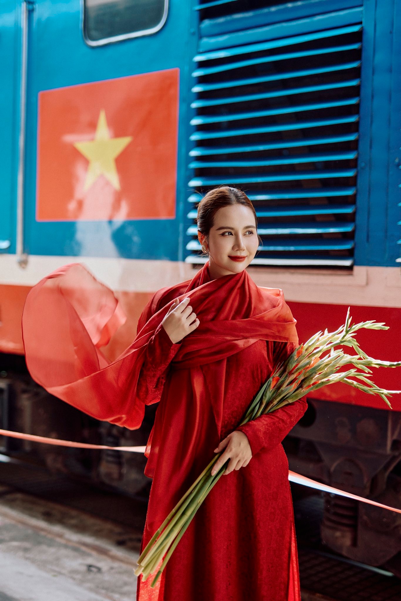 Ngắm bộ ảnh "hòa bình đẹp lắm" của nữ diễn viên VTV, hút hồn người hâm mộ- Ảnh 3. Ngắm bộ ảnh "hòa bình đẹp lắm" của nữ diễn viên VTV, hút hồn người hâm mộ- Ảnh 3.