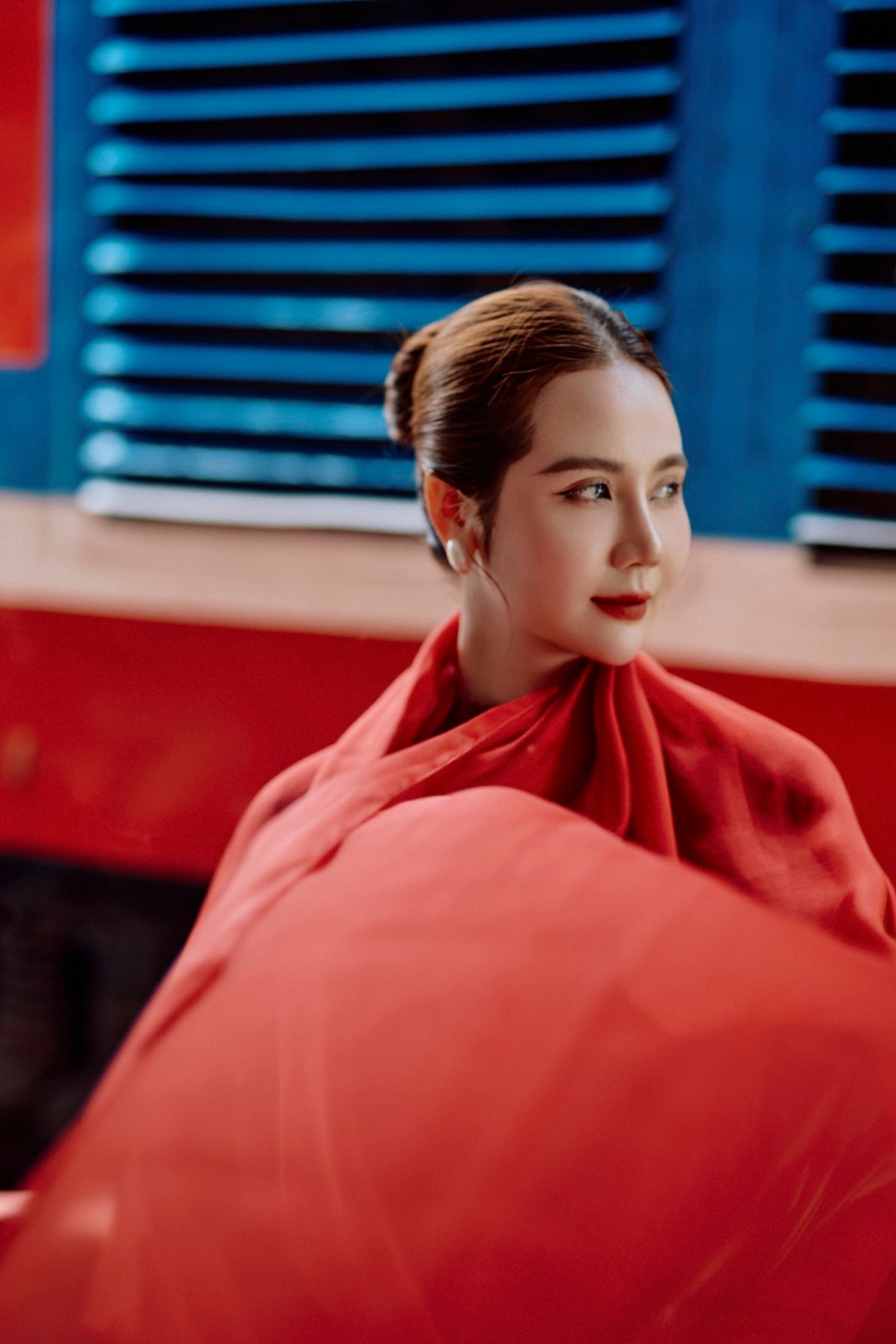 Ngắm bộ ảnh "hòa bình đẹp lắm" của nữ diễn viên VTV, hút hồn người hâm mộ- Ảnh 4. Ngắm bộ ảnh "hòa bình đẹp lắm" của nữ diễn viên VTV, hút hồn người hâm mộ- Ảnh 4.