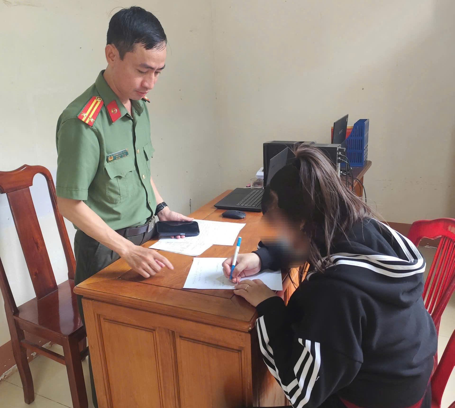 Đồng Nai: Cảnh báo thủ đoạn lừa đảo hoạt động mua bán vàng - Ảnh 1.