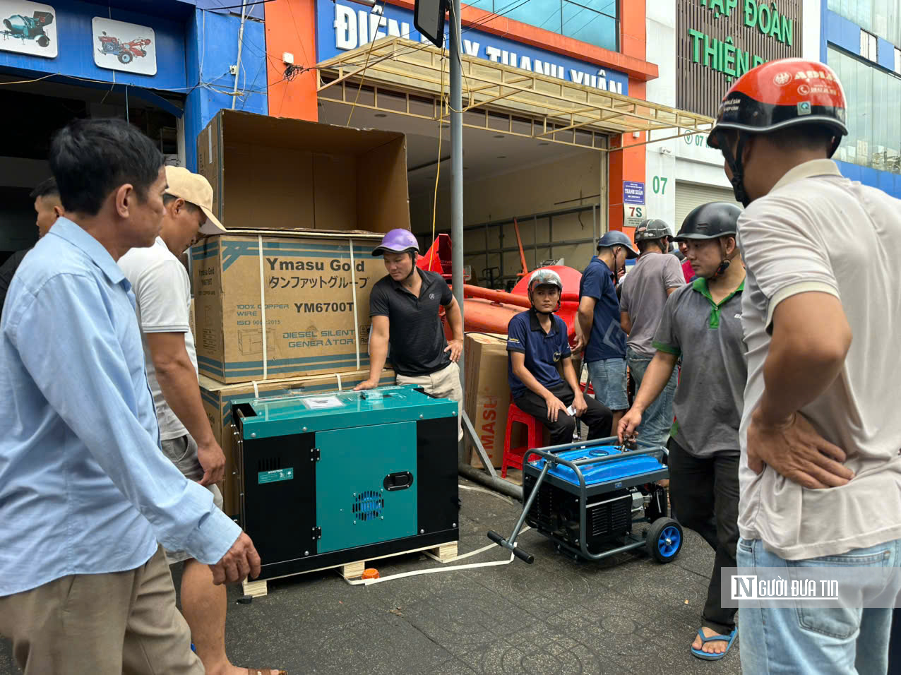 Người dân đổ xô mua máy phát điện sau bão số 5- Ảnh 5. Người dân đổ xô mua máy phát điện sau bão số 5- Ảnh 5.