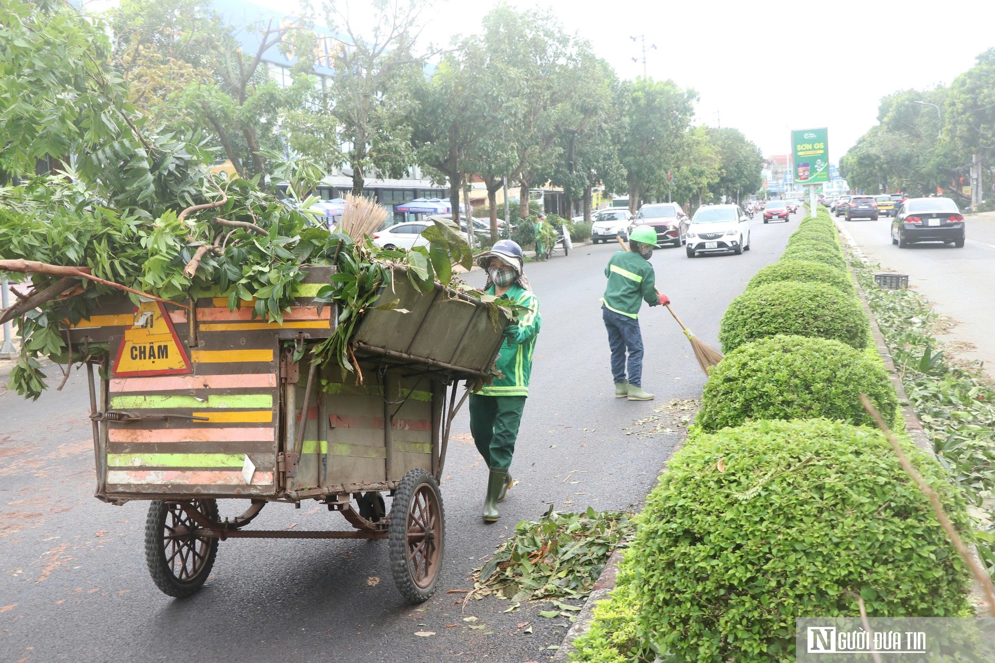 Nghệ An căng mình xử lý lượng rác "khổng lồ" sau bão - Ảnh 4.
