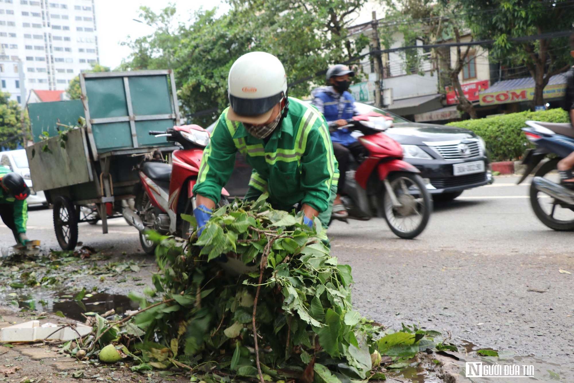 Nghệ An căng mình xử lý lượng rác "khổng lồ" sau bão - Ảnh 8.