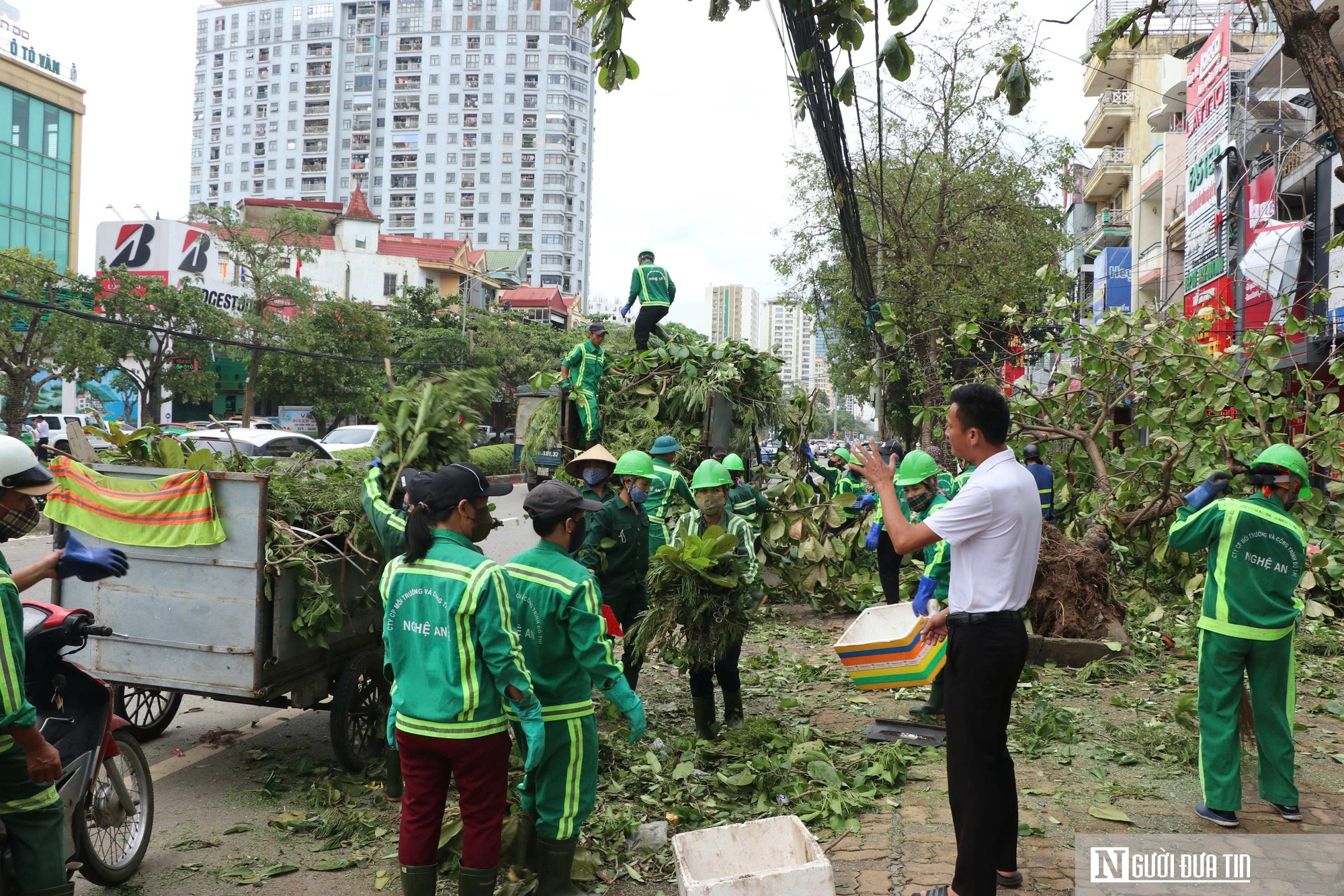 Nghệ An căng mình xử lý lượng rác "khổng lồ" sau bão - Ảnh 9.