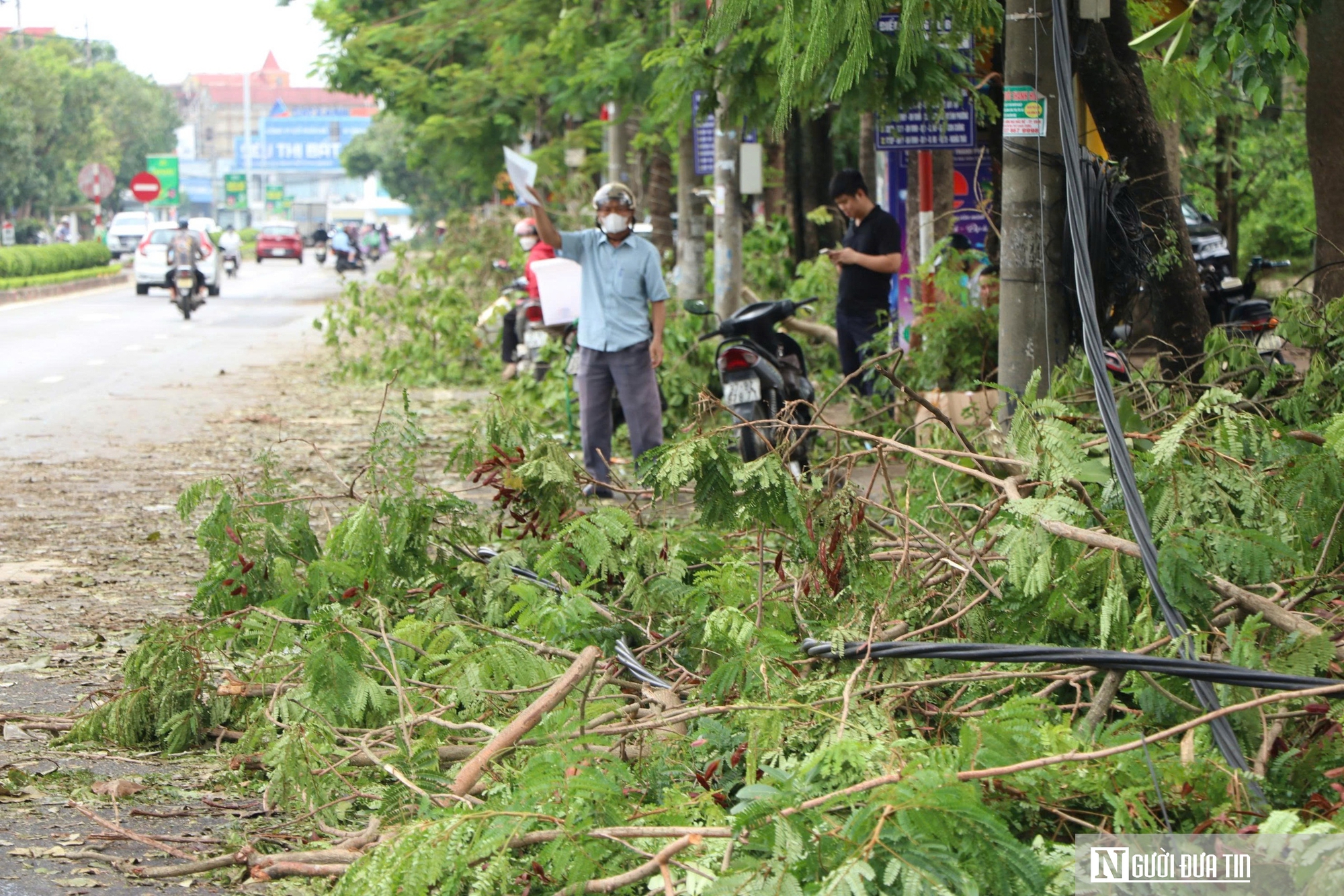 Nghệ An căng mình xử lý lượng rác "khổng lồ" sau bão - Ảnh 10.