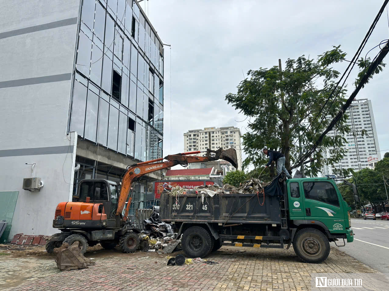 Nghệ An căng mình xử lý lượng rác "khổng lồ" sau bão - Ảnh 11.