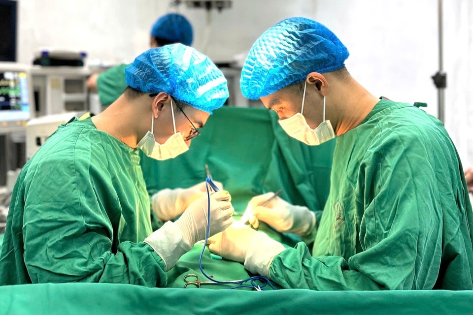 Bé trai 6 tuổi bị chó cắn tổn thương vùng kín- Ảnh 1. Bé trai 6 tuổi bị chó cắn tổn thương vùng kín- Ảnh 1.