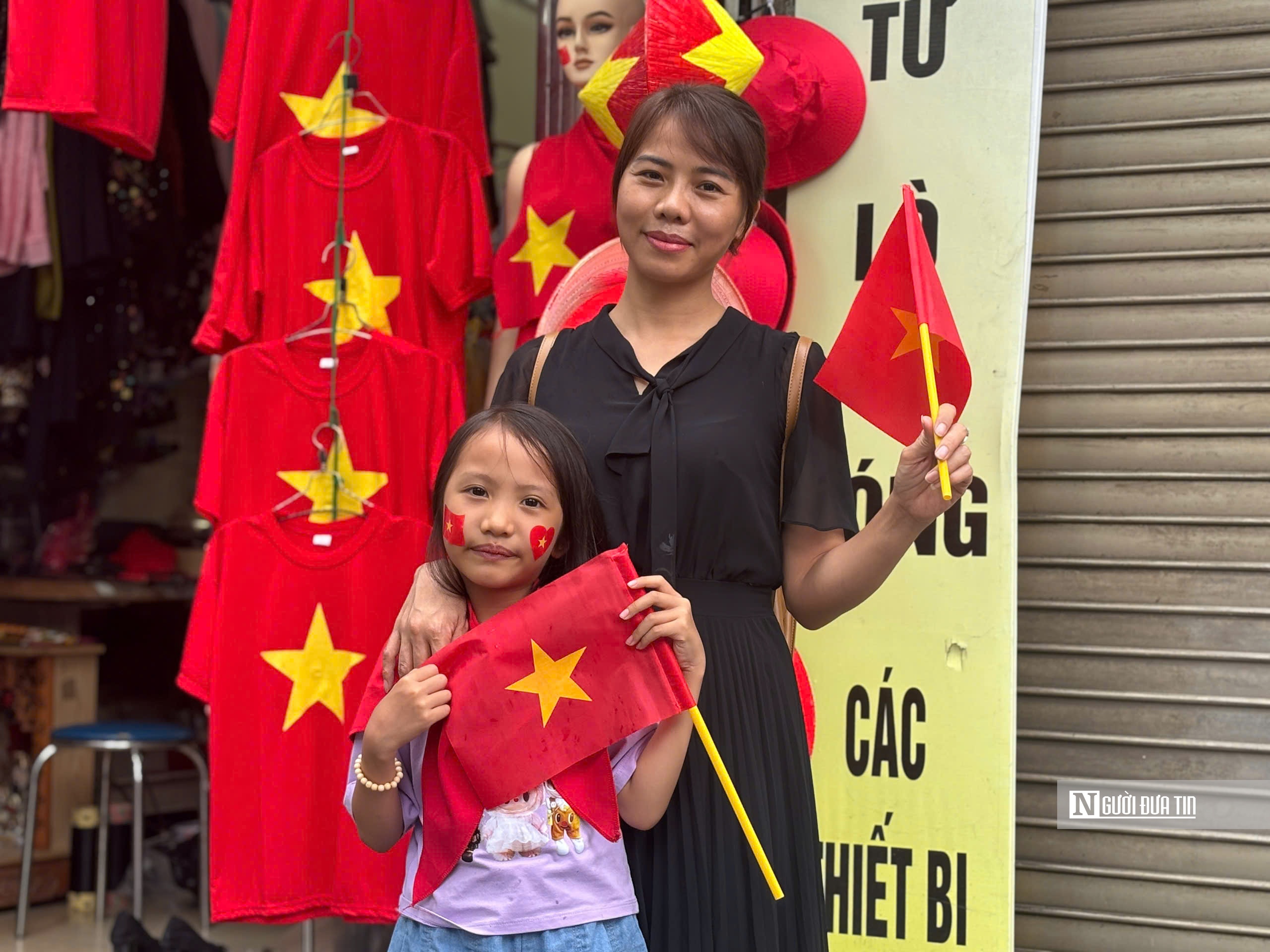 Không khí háo hức chờ xem sơ duyệt diễu binh, diễu hành A80- Ảnh 2. Không khí háo hức chờ xem sơ duyệt diễu binh, diễu hành A80- Ảnh 2.