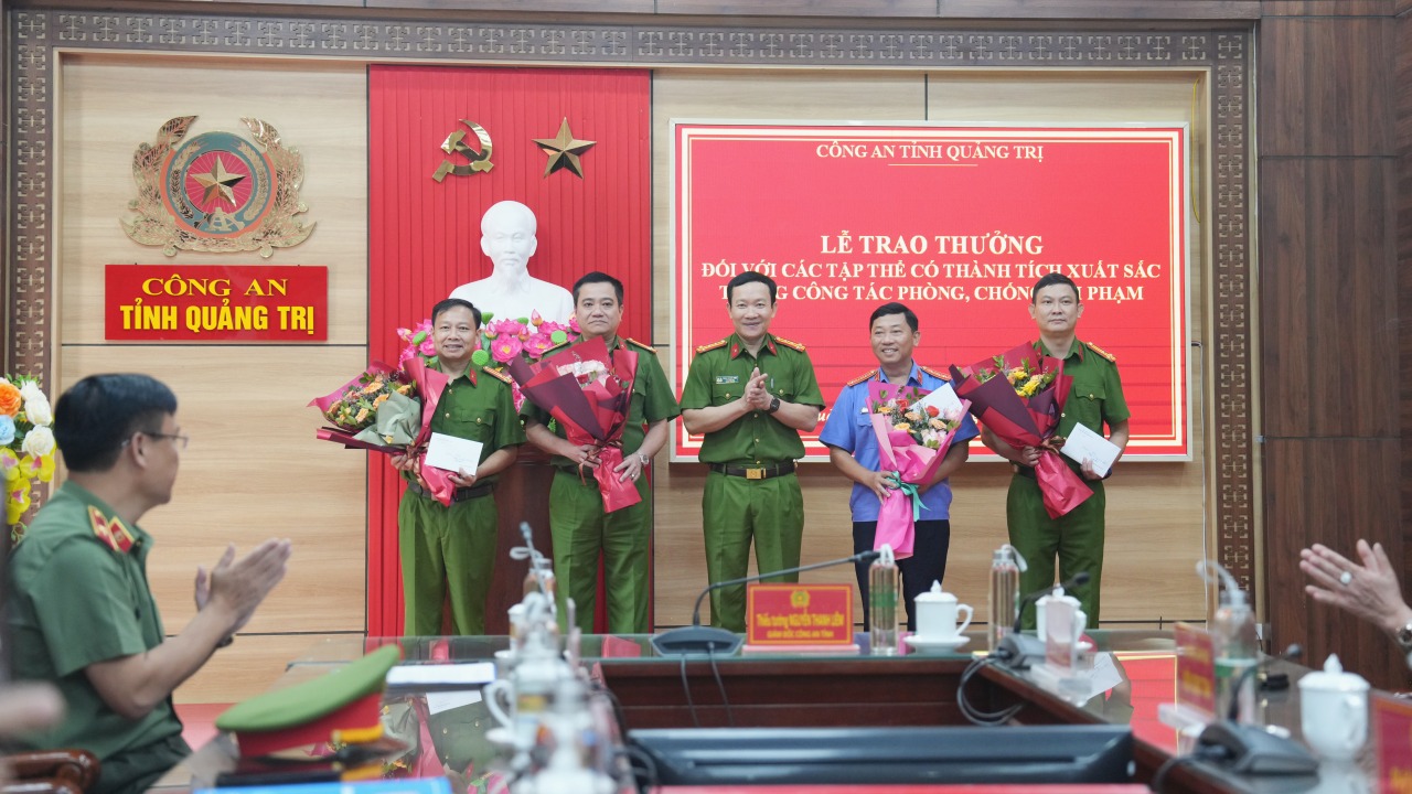 Truy xét xuyên đêm, Công an Quảng Trị tóm gọn nhóm nghi phạm giết người- Ảnh 2. Truy xét xuyên đêm, Công an Quảng Trị tóm gọn nhóm nghi phạm giết người- Ảnh 2.