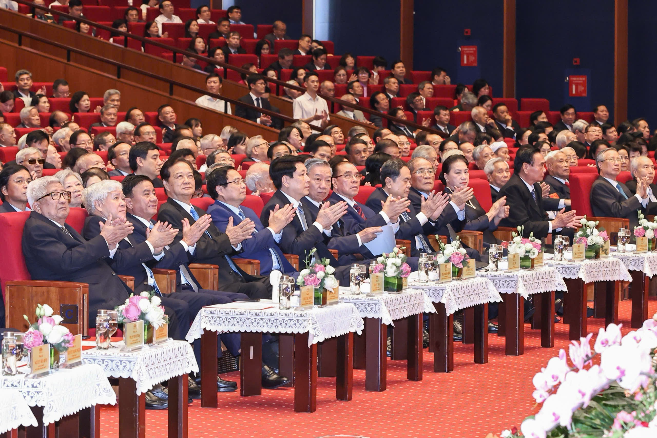 Tổng Bí thư: Quốc hội phải dám mở đường, dám sửa đường, dám quyết định những vấn đề khó- Ảnh 1. Tổng Bí thư: Quốc hội phải dám mở đường, dám sửa đường, dám quyết định những vấn đề khó- Ảnh 1.