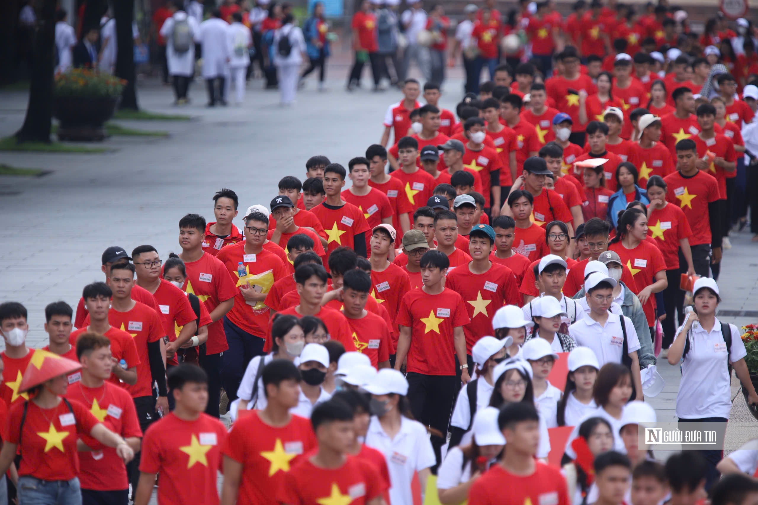 Không khí háo hức chờ xem sơ duyệt diễu binh, diễu hành A80- Ảnh 7. Không khí háo hức chờ xem sơ duyệt diễu binh, diễu hành A80- Ảnh 7.