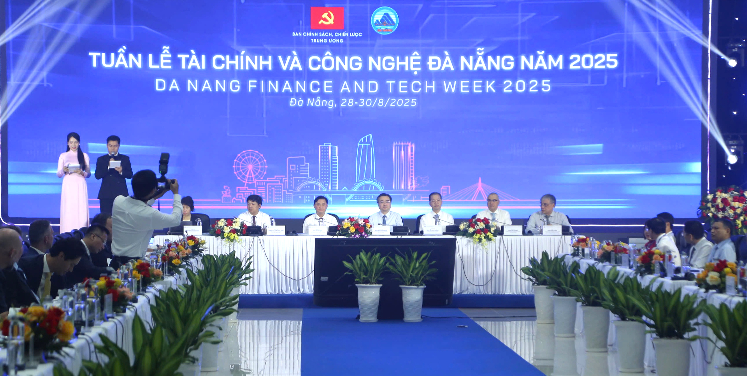Đà Nẵng chuẩn bị hành lang pháp lý cho Trung tâm tài chính quốc tế- Ảnh 3. Đà Nẵng chuẩn bị hành lang pháp lý cho Trung tâm tài chính quốc tế- Ảnh 3.