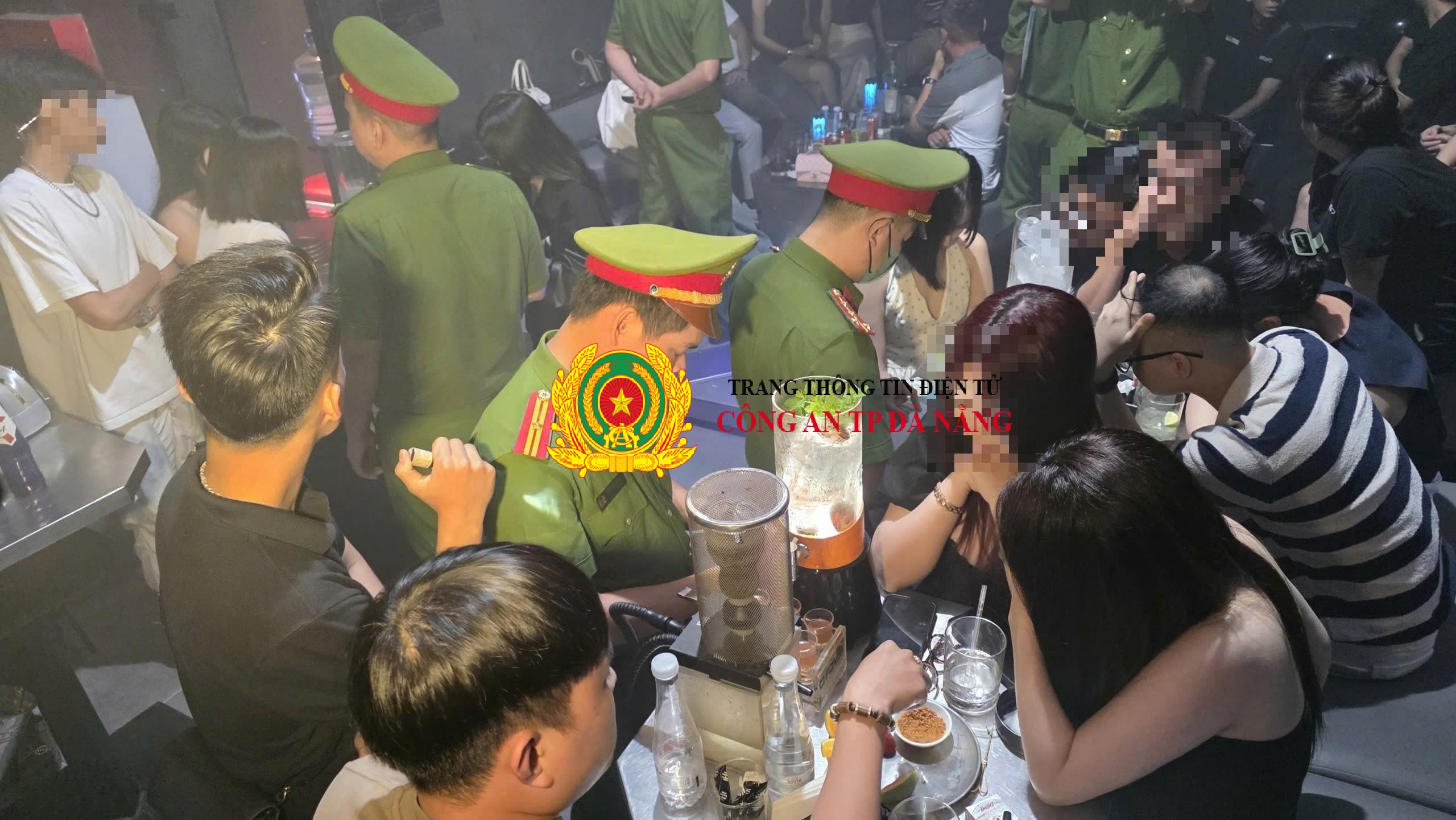 Phát hiện khách dương tính với ma túy và kho hàng “đen” trong quán pub- Ảnh 1. Phát hiện khách dương tính với ma túy và kho hàng “đen” trong quán pub- Ảnh 1.